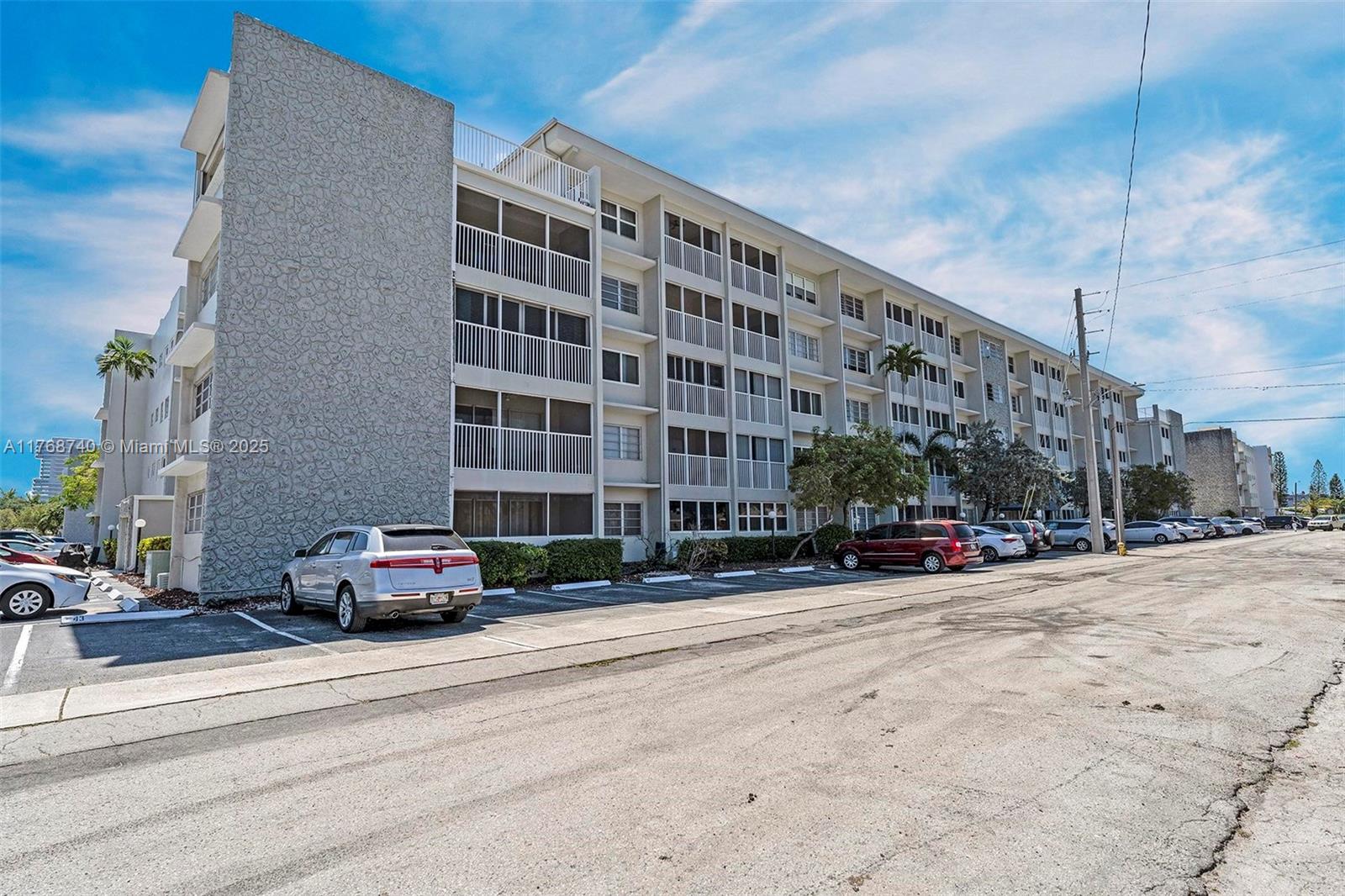 330 SE 2nd St #103G, Hallandale Beach, Florida image 30