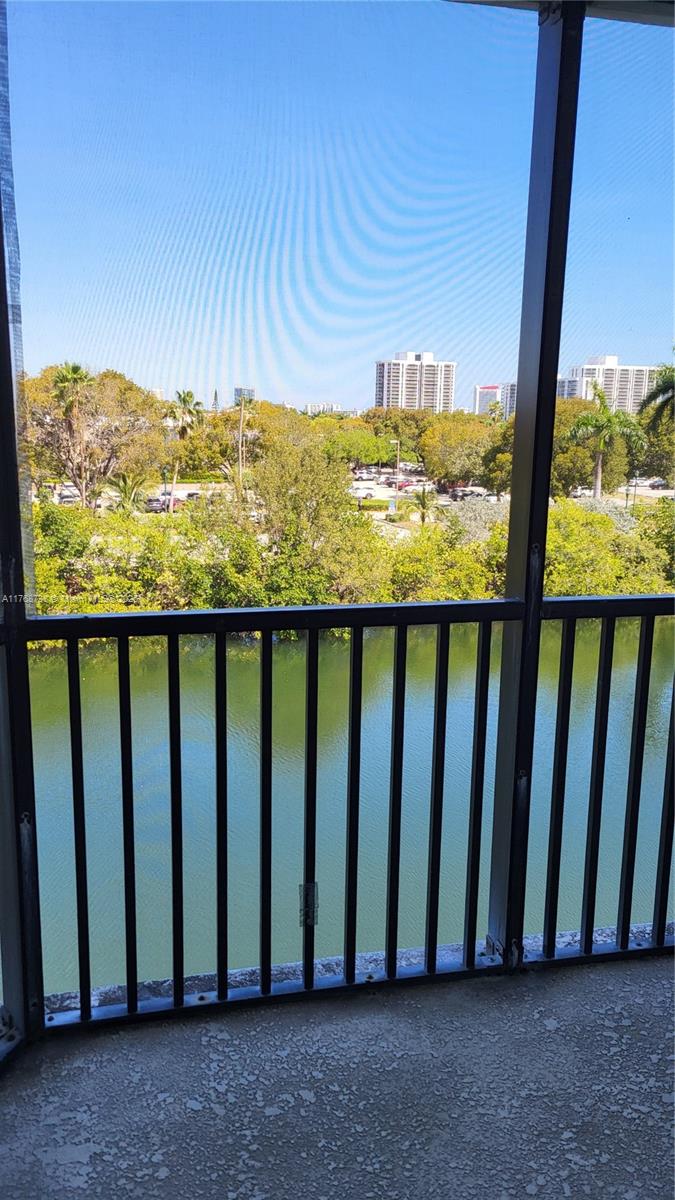 3401 N Country Club Dr #402, Aventura, Florida image 2
