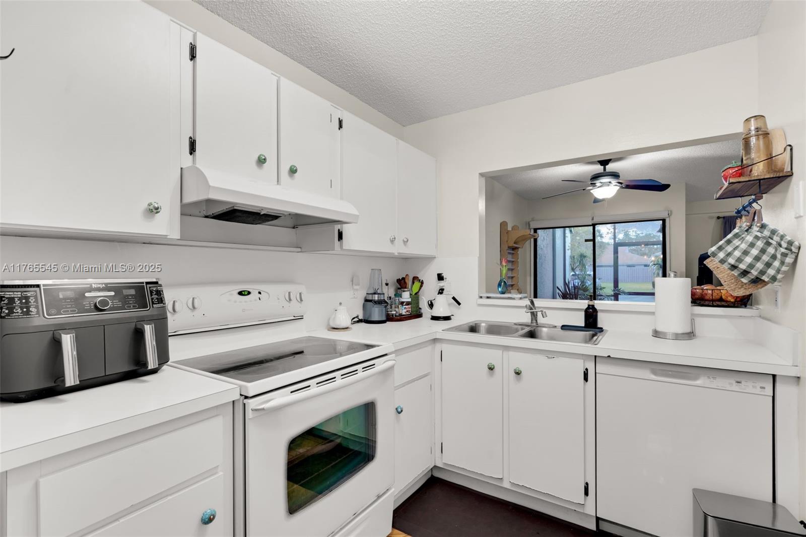 1652 N 14th Ter, Hollywood, Florida image 5