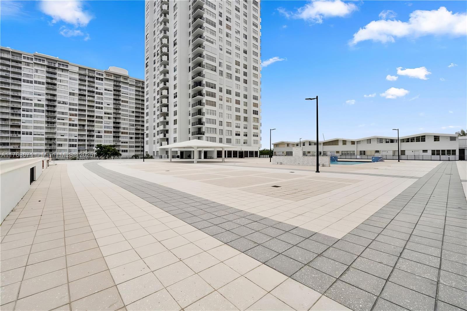 Listing Photo 12