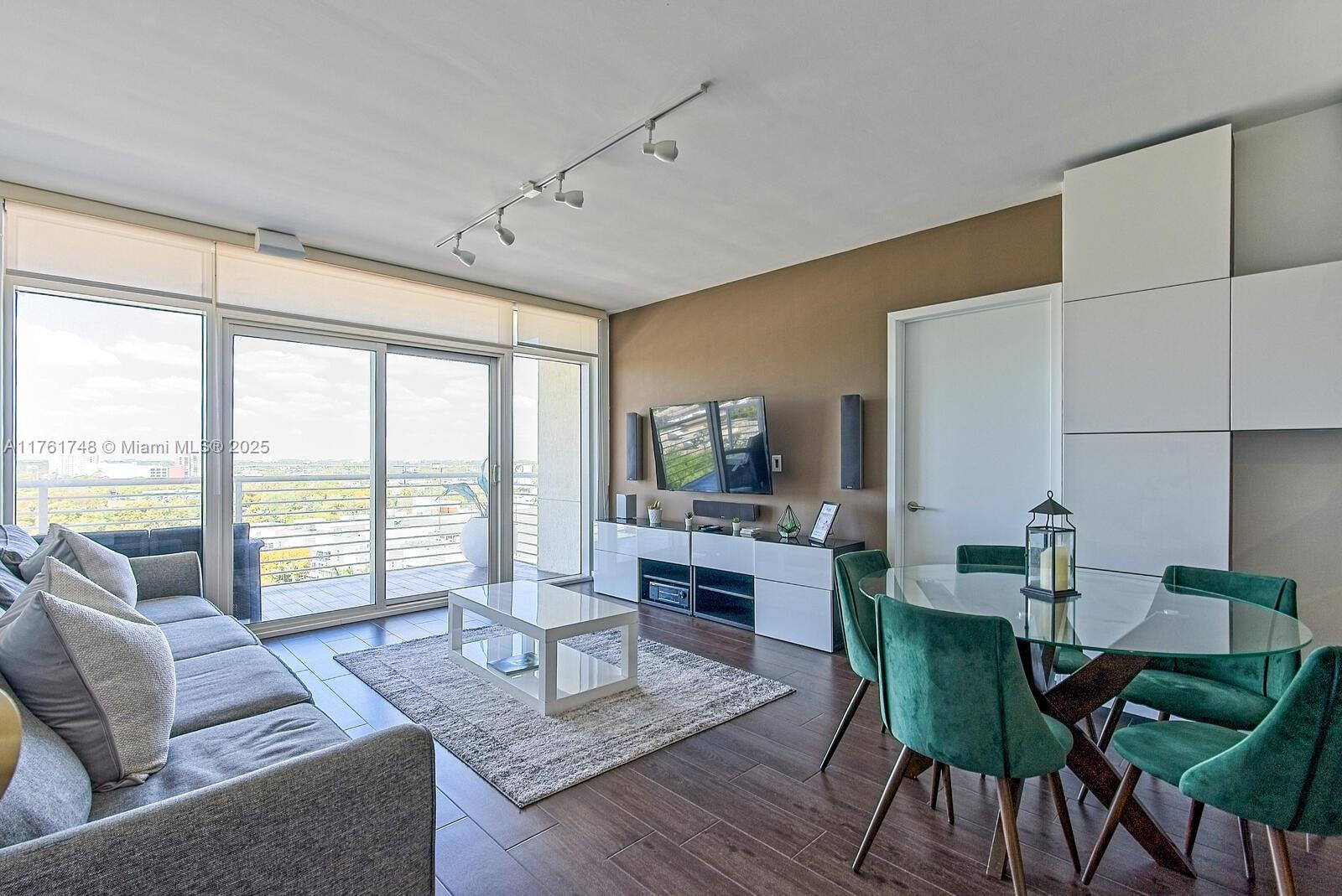 Condo for Sale in Miami, FL