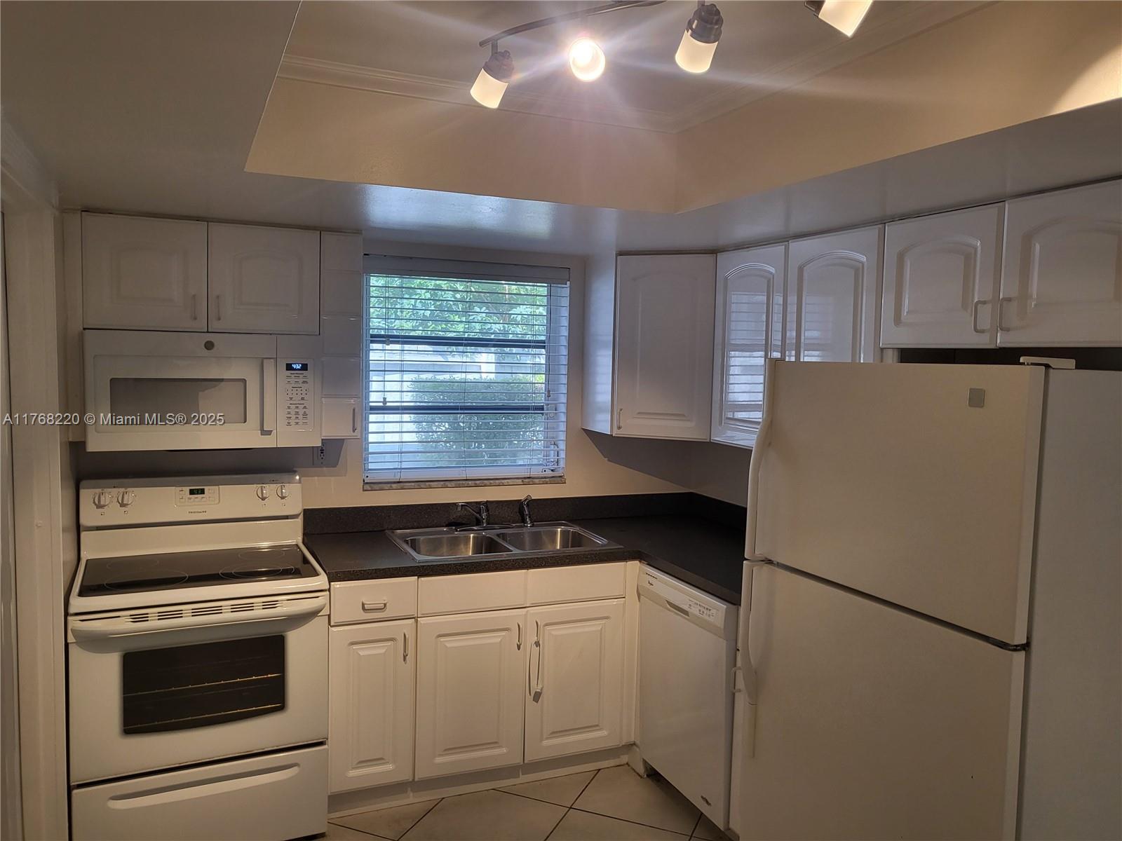 1040 NE 16th Ave, Fort Lauderdale, Florida image 31