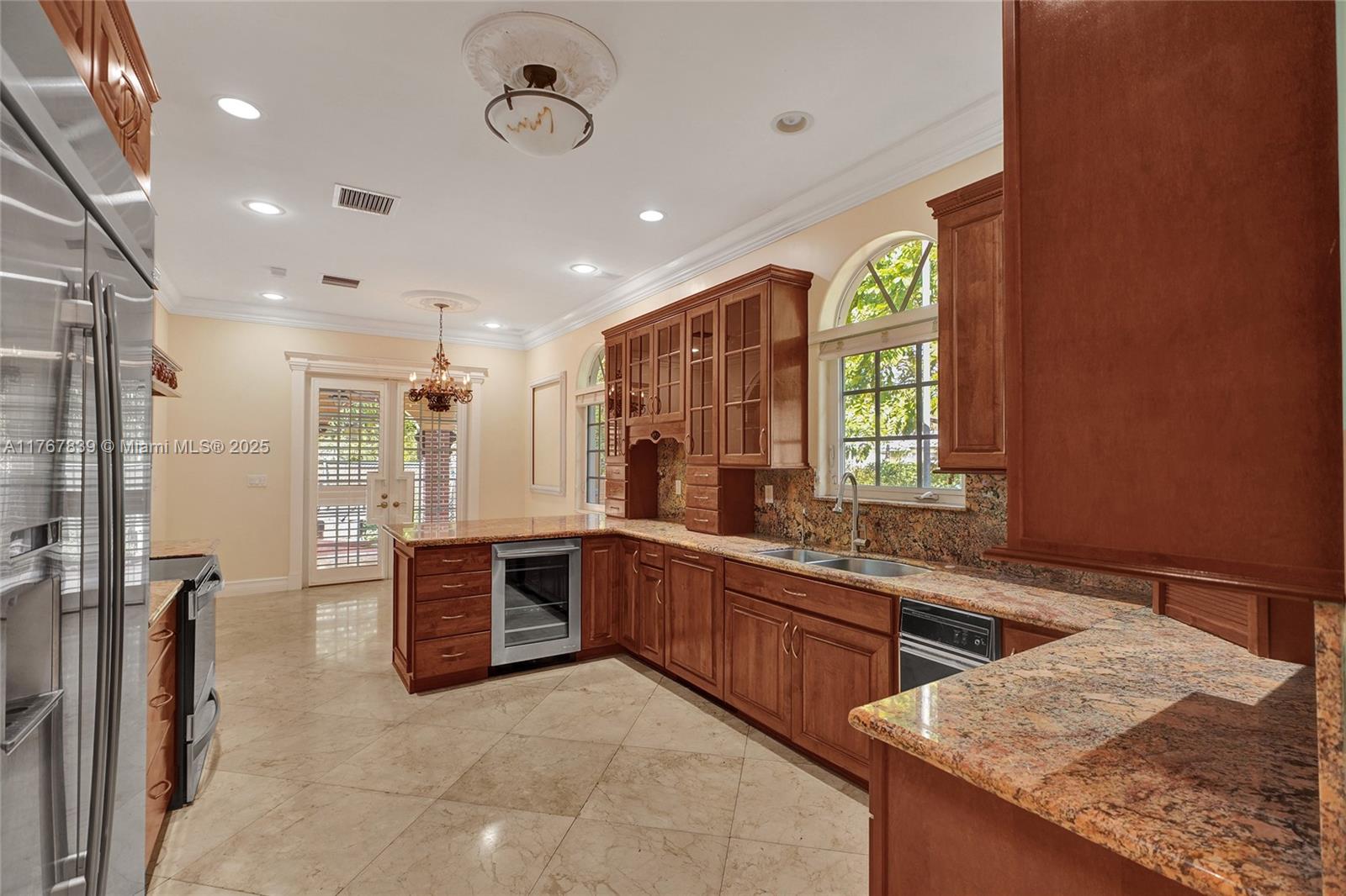 450 Esplanade Dr, Miami Springs, Florida image 17