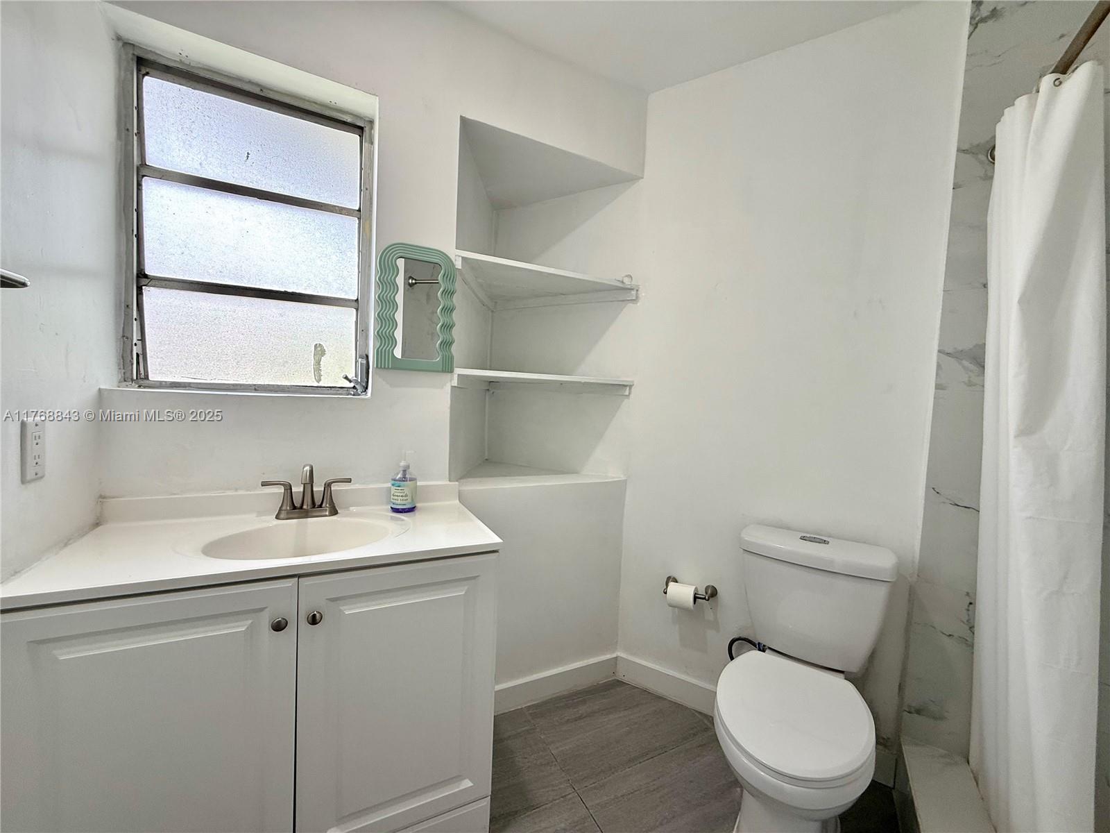 Listing Photo 9