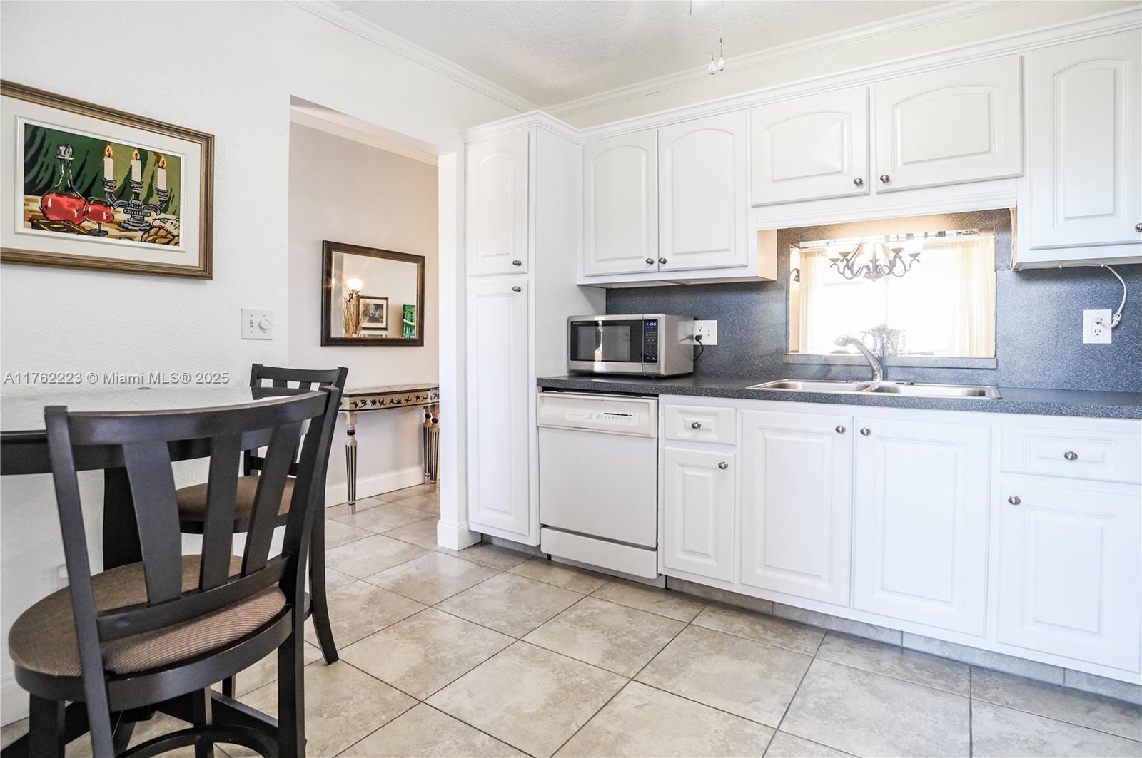 201 SE 11th Ter #303, Dania Beach, Florida image 5
