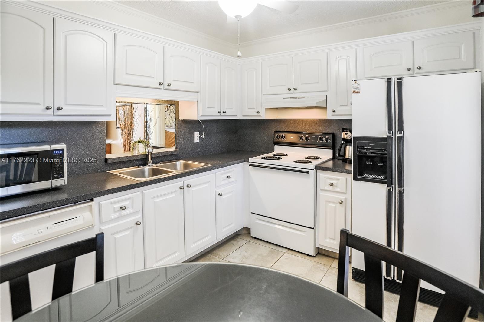 201 SE 11th Ter #303, Dania Beach, Florida image 7