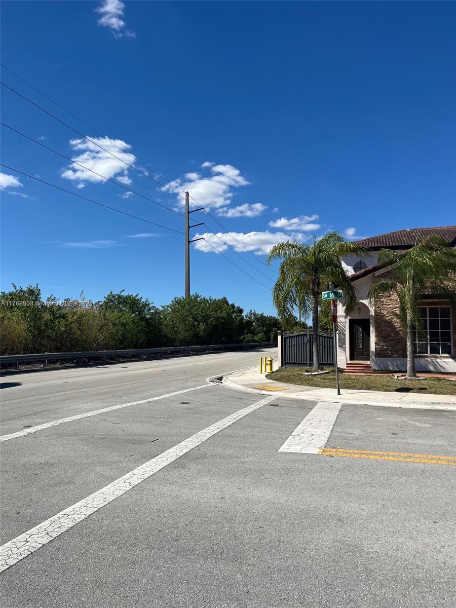 15675 SW 16th St, Miami, Florida image 3