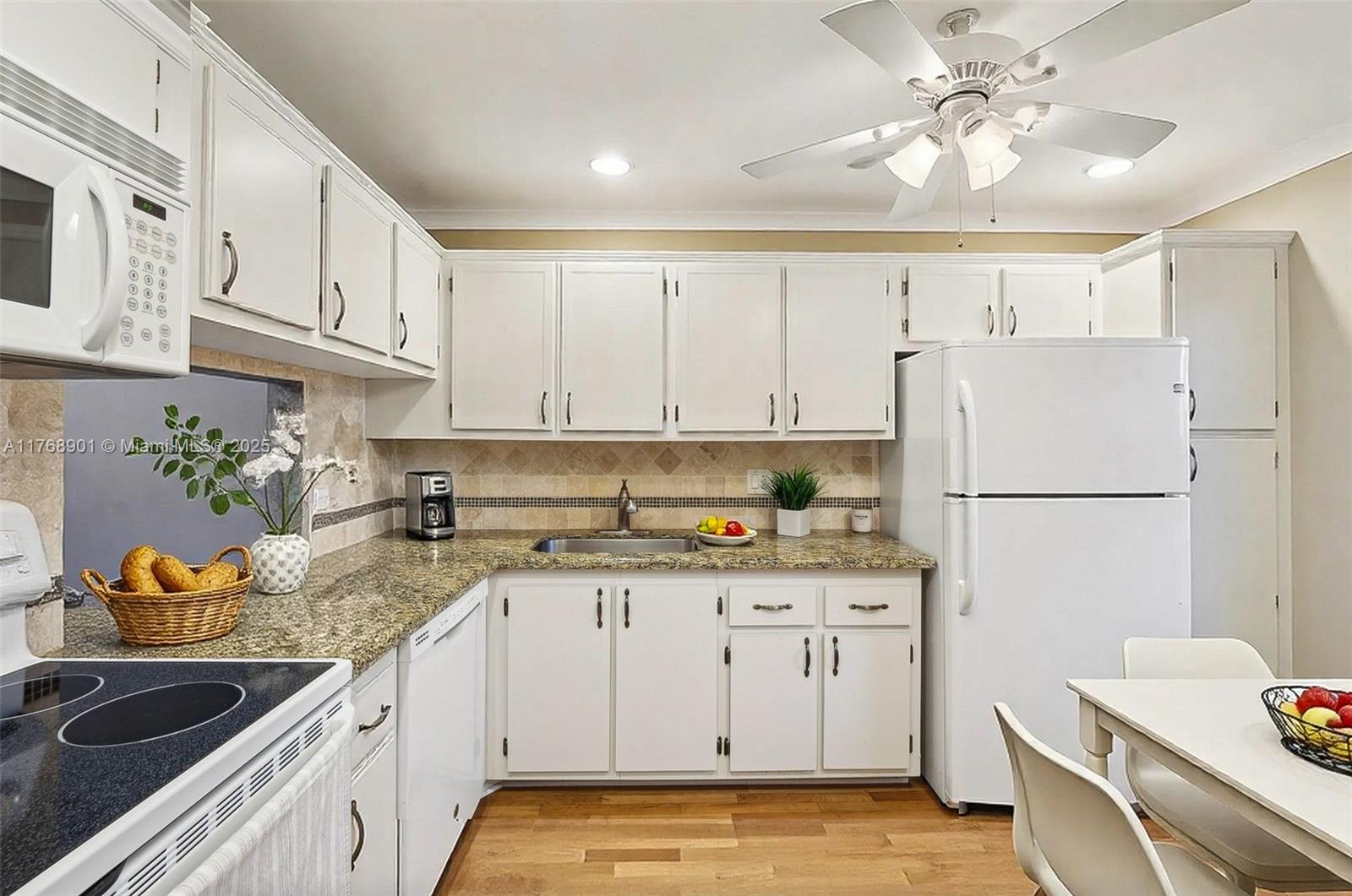 338 Lake Evelyn Dr, West Palm Beach, Florida image 15