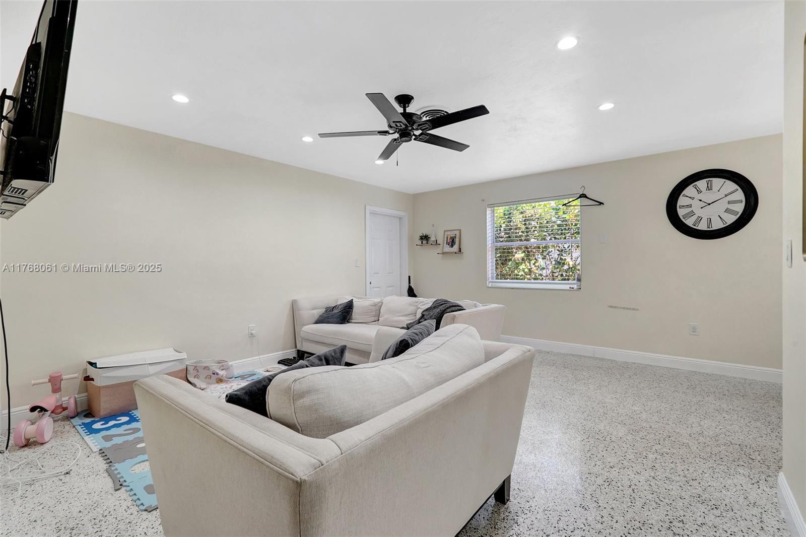 2470-2472 NE 182nd Ter, North Miami Beach, Florida image 12