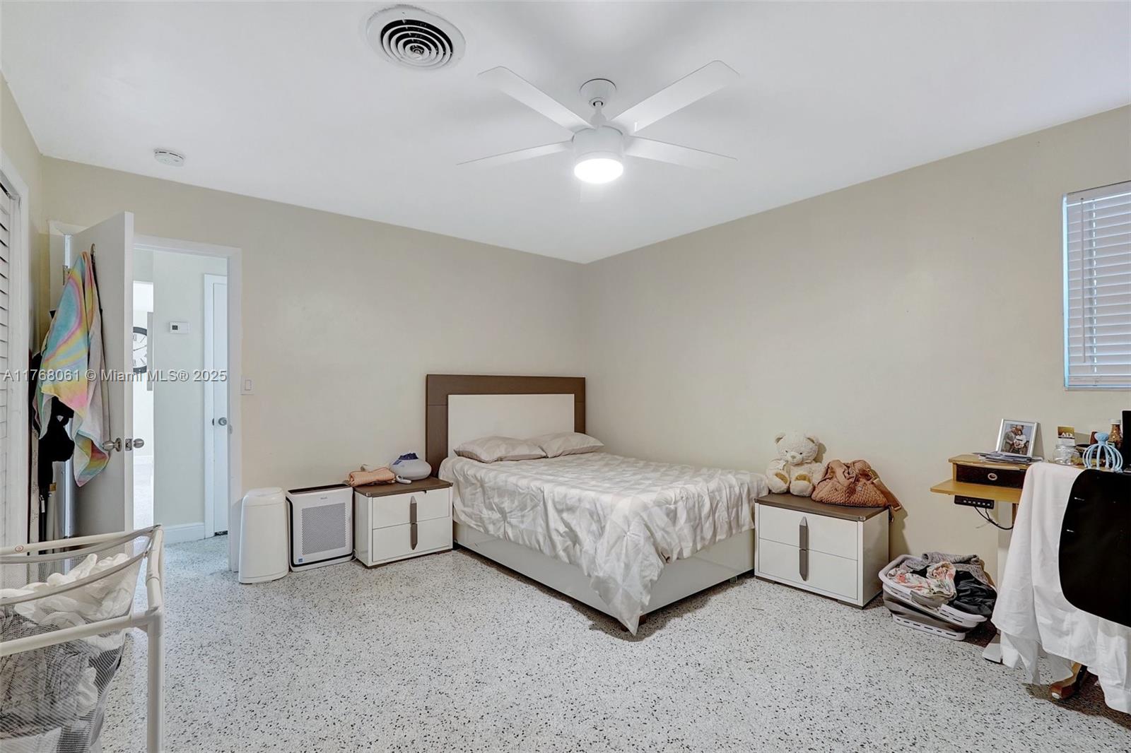 2470-2472 NE 182nd Ter, North Miami Beach, Florida image 21