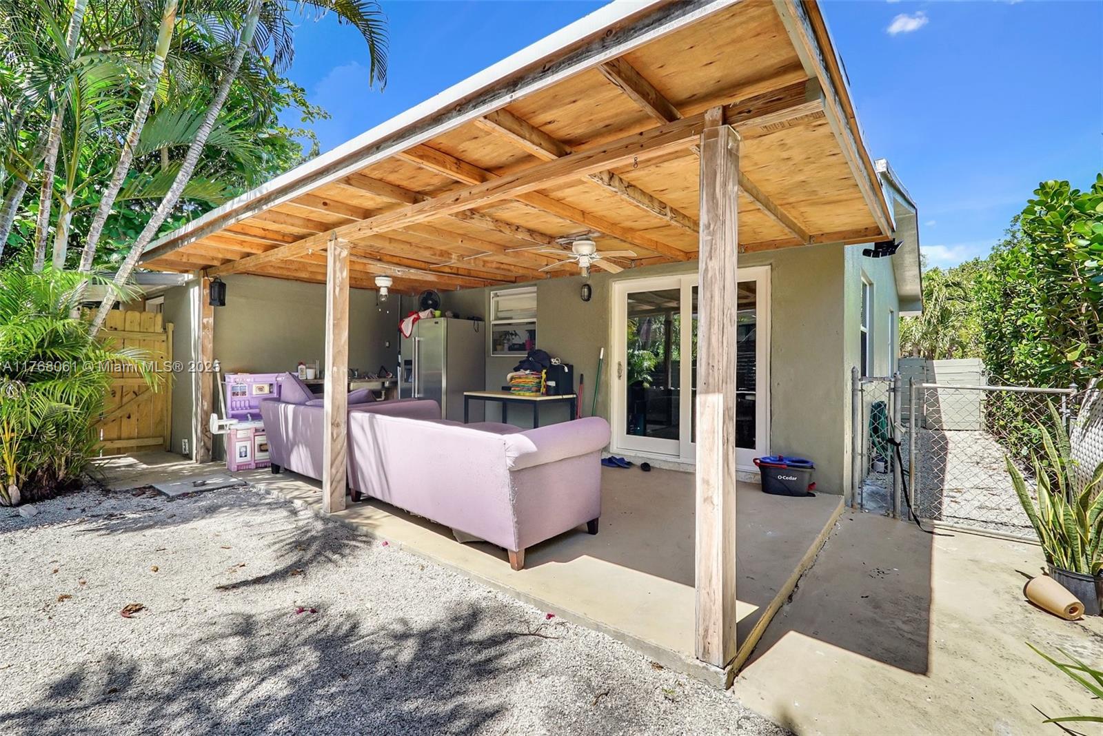 2470-2472 NE 182nd Ter, North Miami Beach, Florida image 25