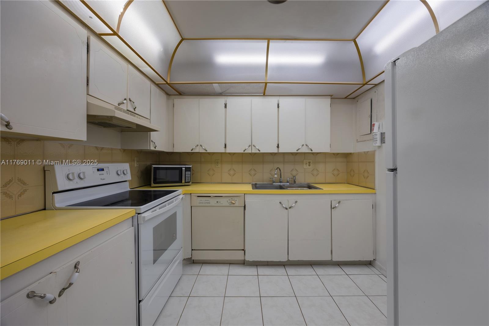 Listing Photo 6