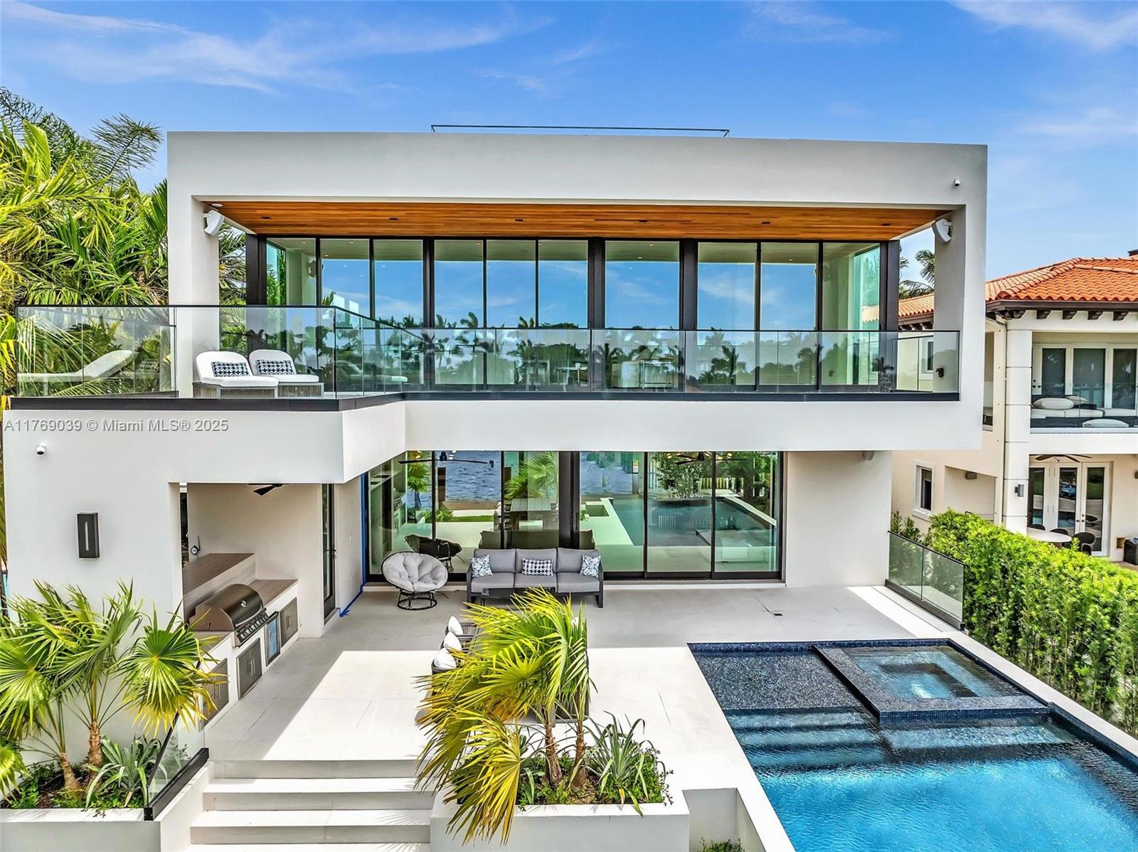 9056  Bay Dr  For Sale A11769039, FL
