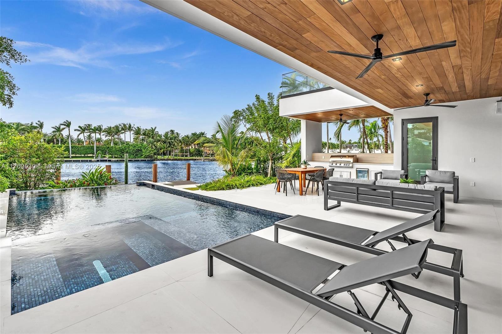 9056 Bay Dr, Surfside, Florida image 37