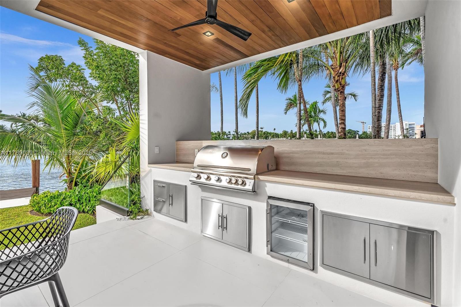 9056 Bay Dr, Surfside, Florida image 40