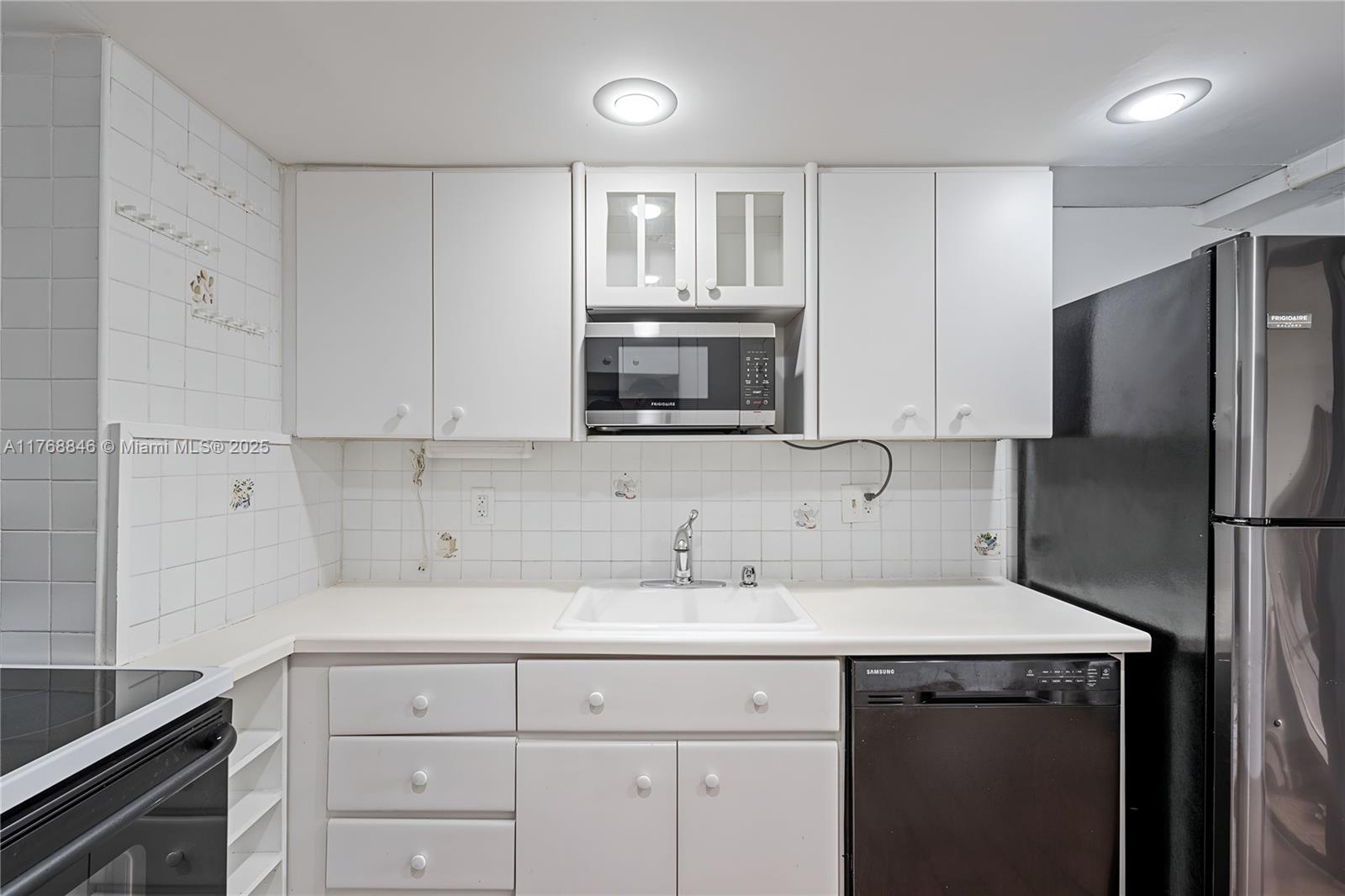 77 Crandon Blvd #2B, Key Biscayne, Florida image 18