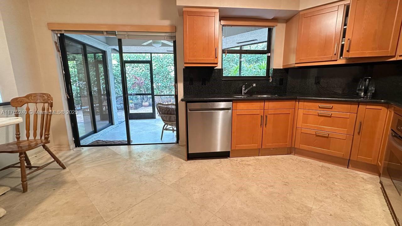3308 Old Oak Ln #1003, Hollywood, Florida image 12