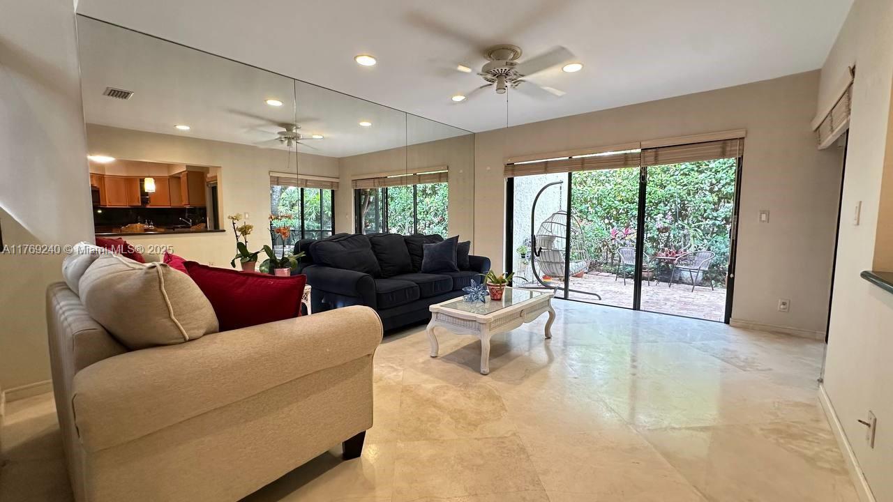 3308 Old Oak Ln #1003, Hollywood, Florida image 6