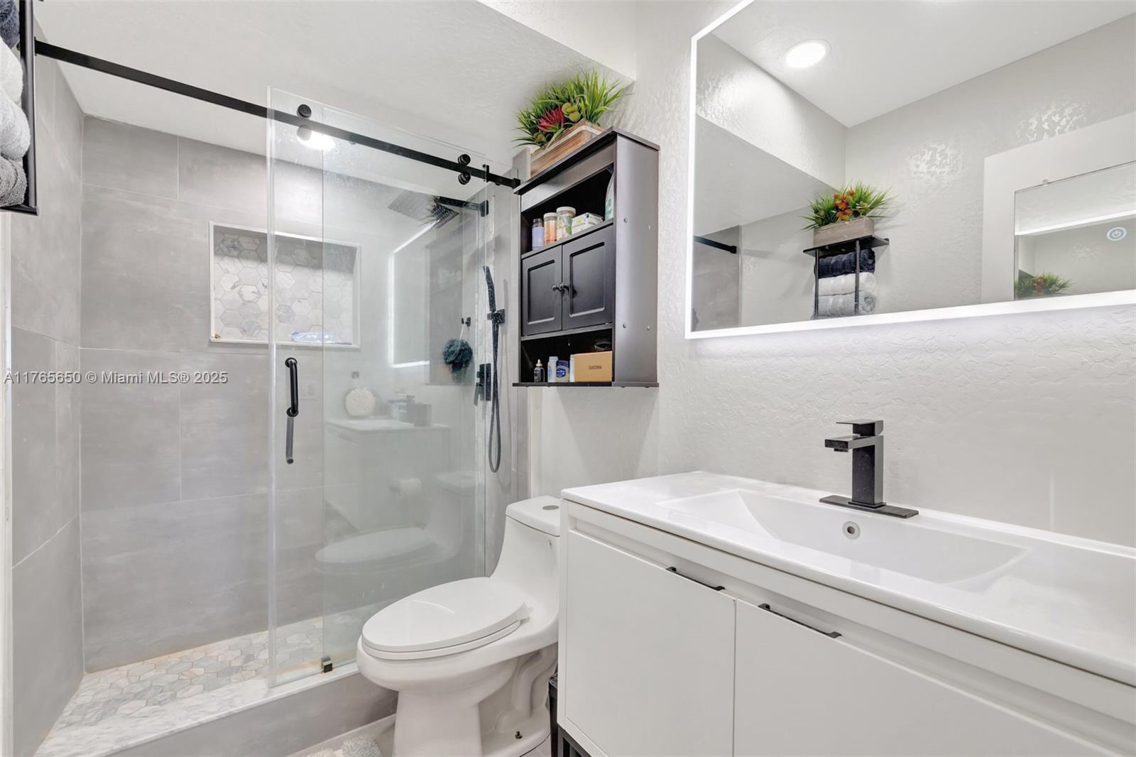 2200 Diana Dr #310, Hallandale Beach, Florida image 16