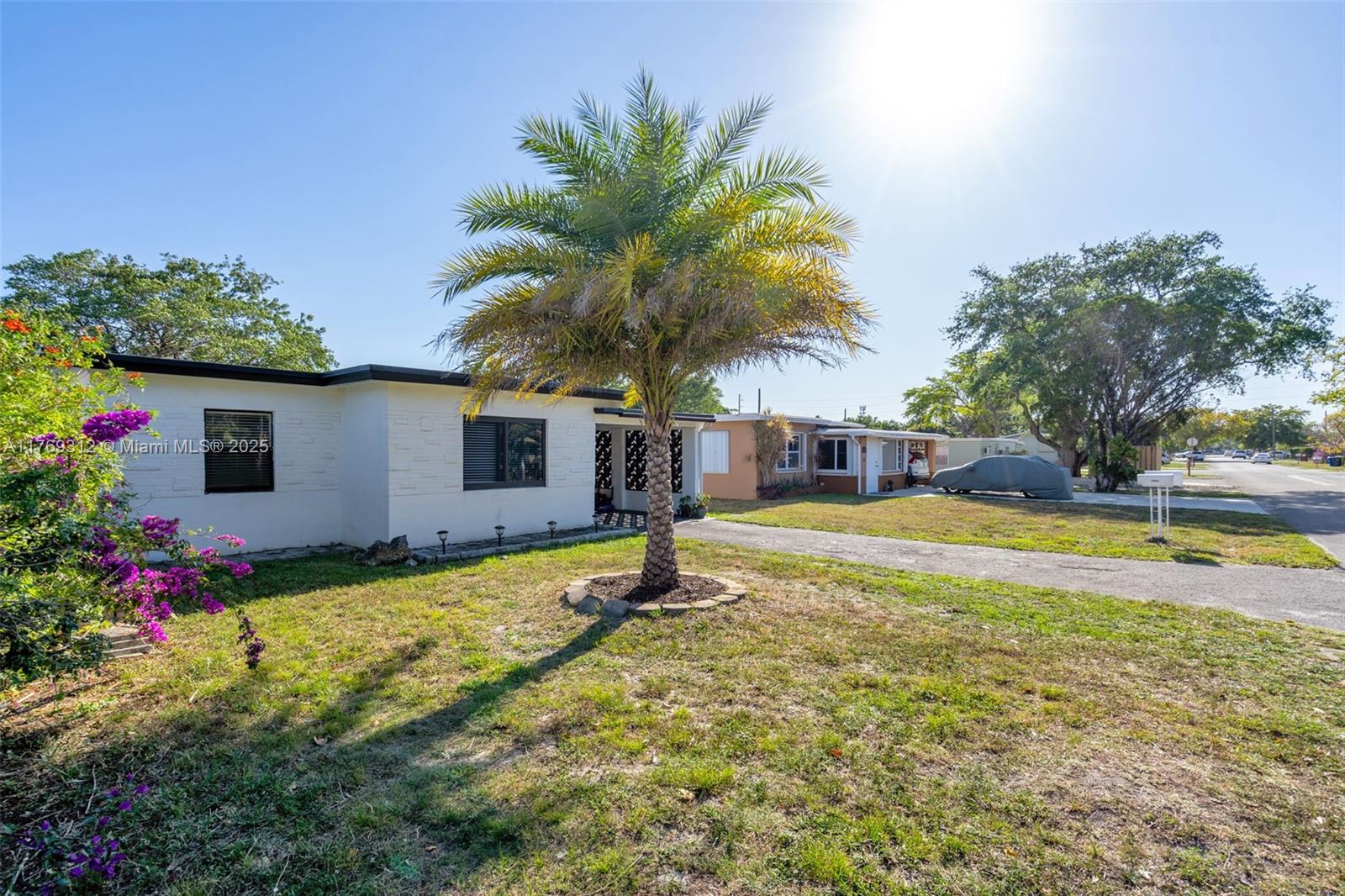 5844 Garfield St, Hollywood, Florida image 2