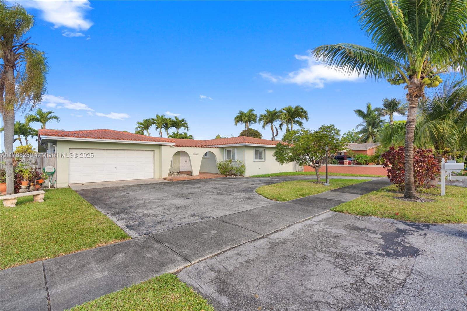 7450 SW 100th Ct  For Sale A11768259, FL