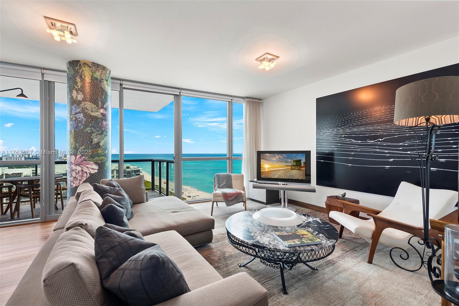 Apartamento à Venda em Miami Beach, FL