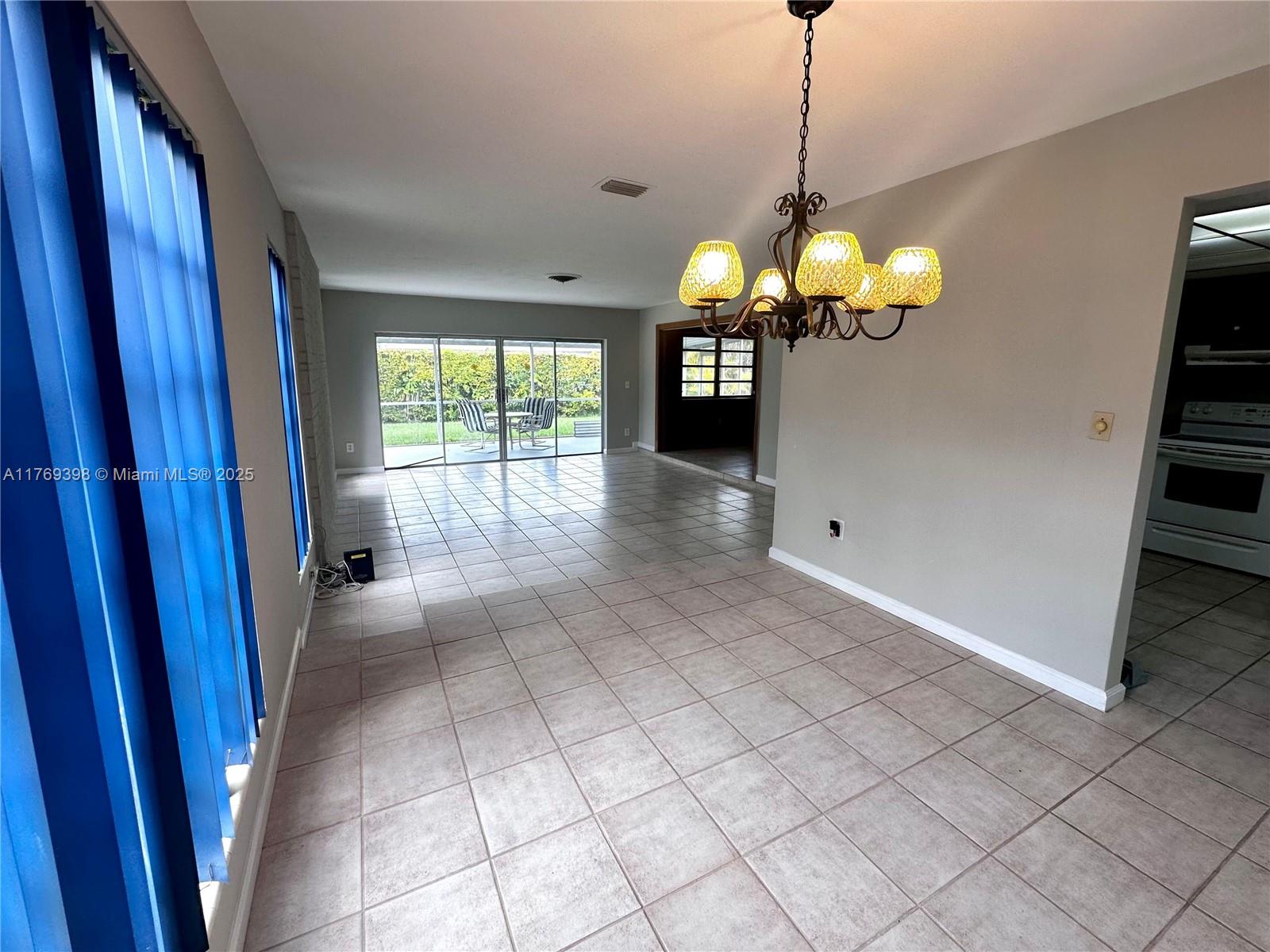 10475 SW 96th Ter, Kendall, Florida image 3