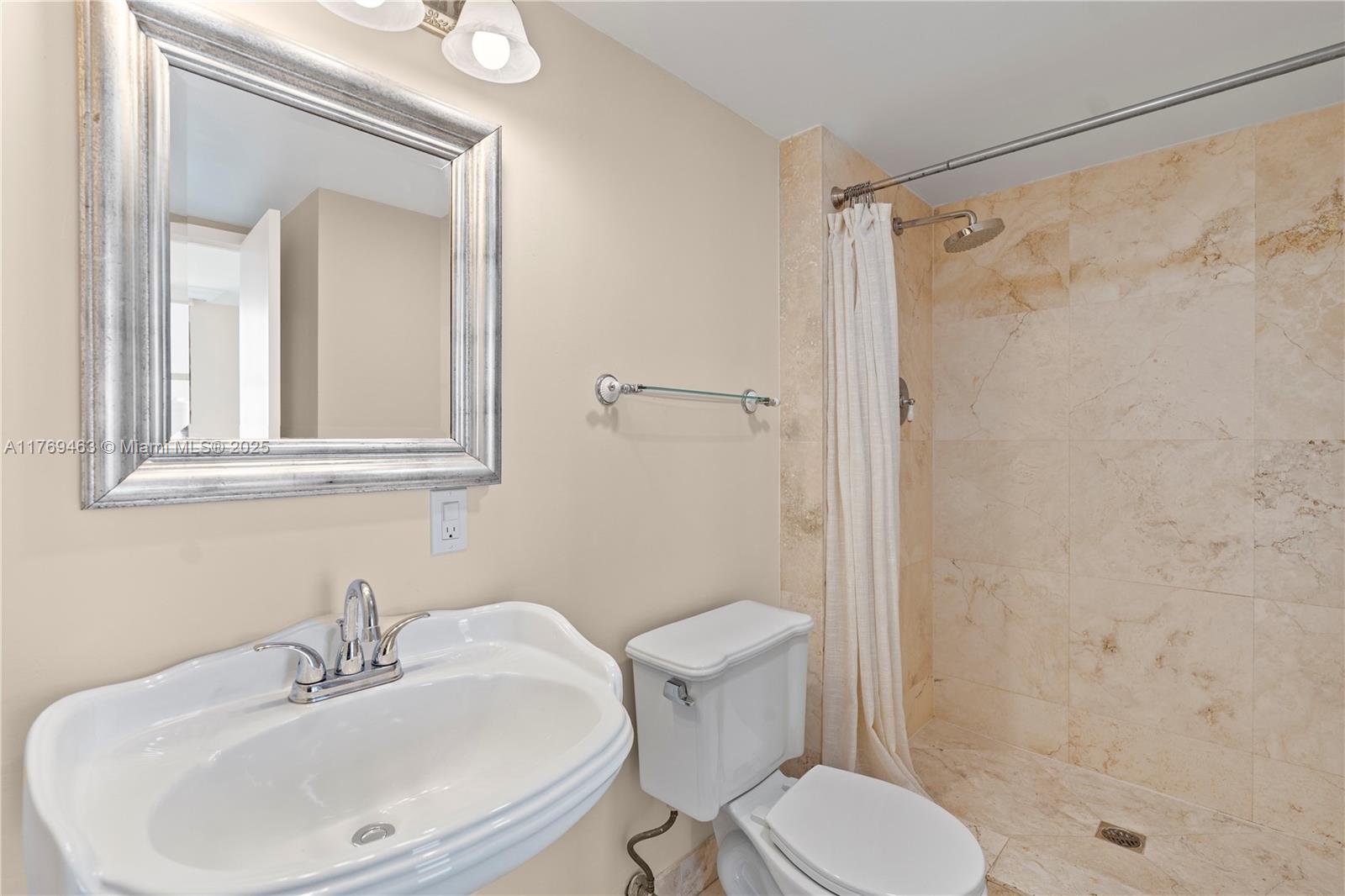 3675 N Country Club Dr #2208, Aventura, Florida image 15