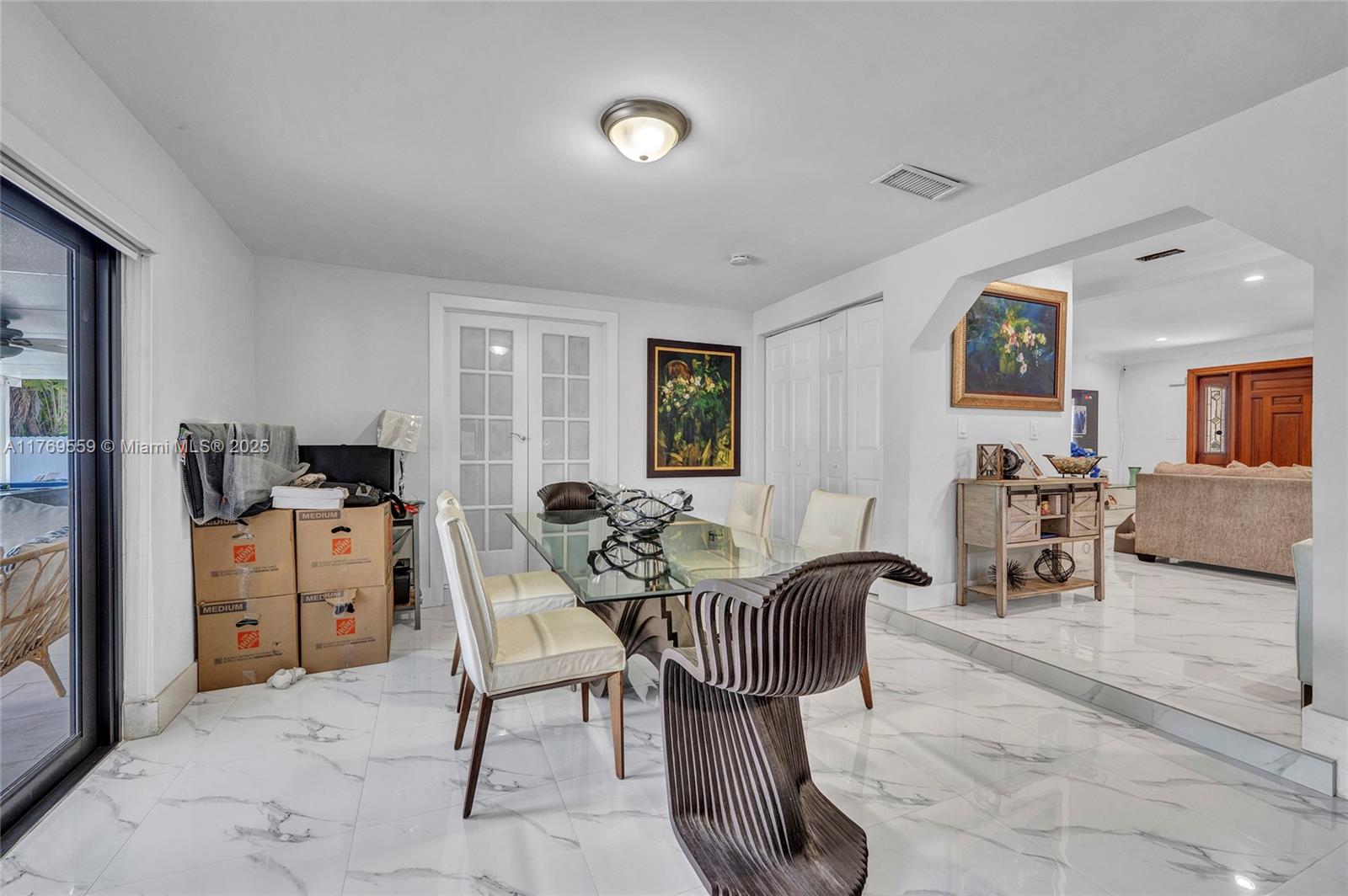 Listing Photo 12