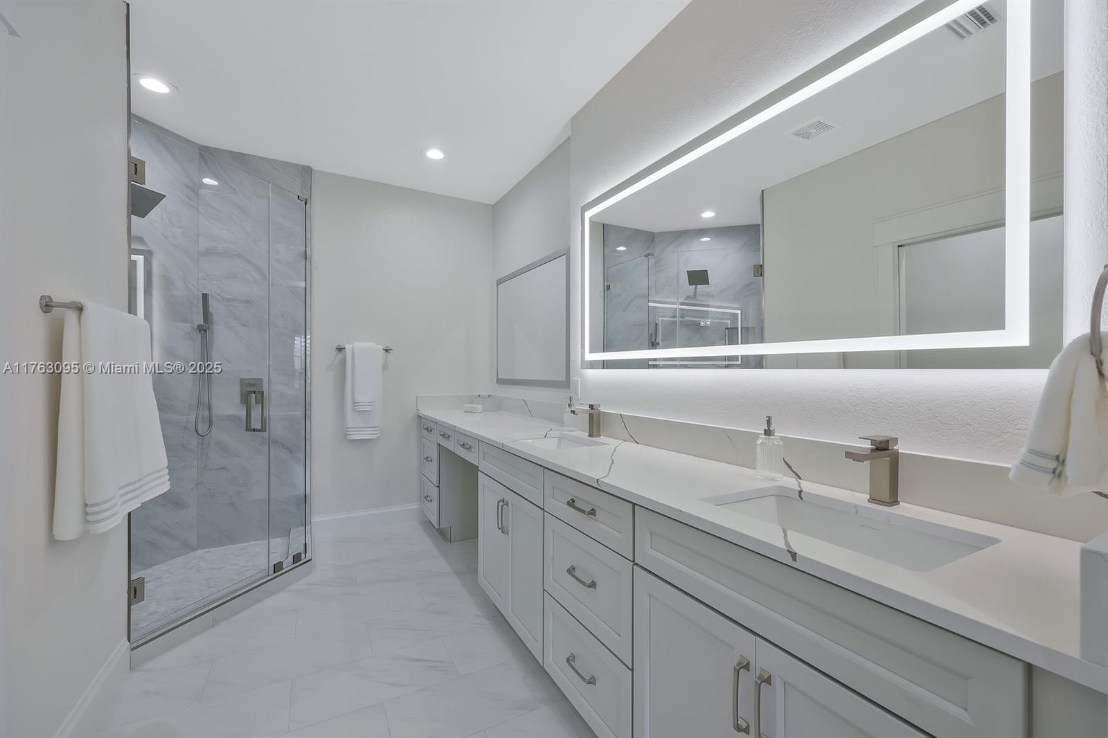 630 Lalique #506, Naples, Florida image 15