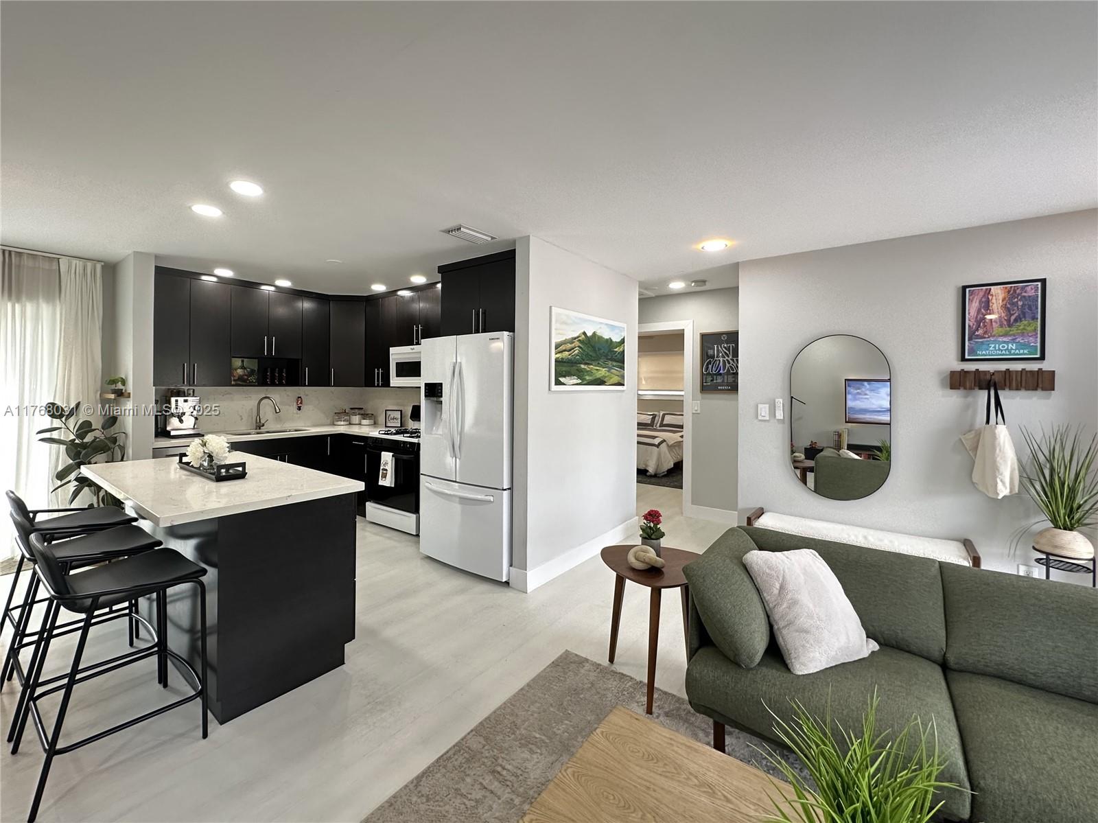 2001 N 31st Rd, Hollywood, Florida image 2