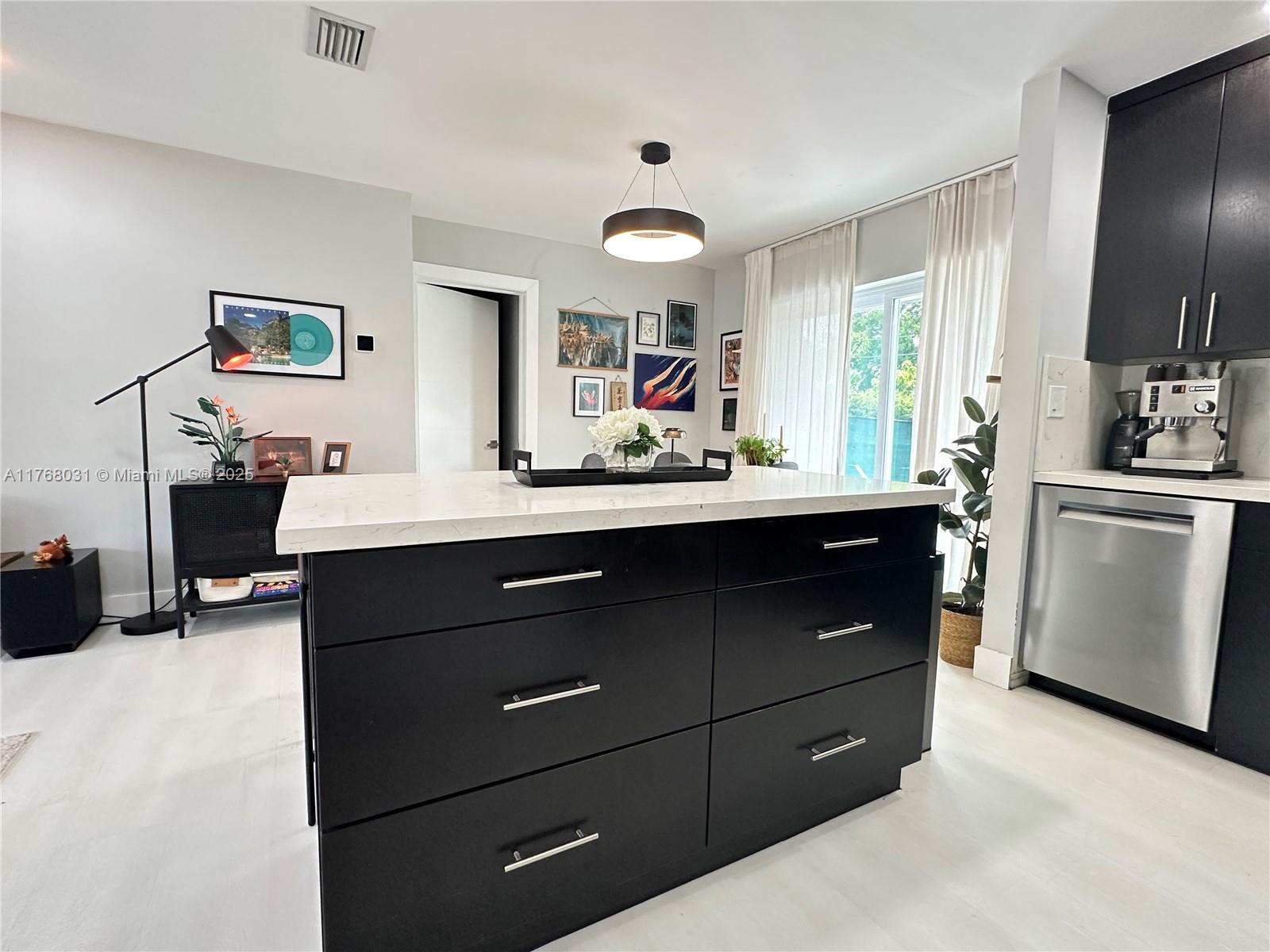 2001 N 31st Rd, Hollywood, Florida image 32