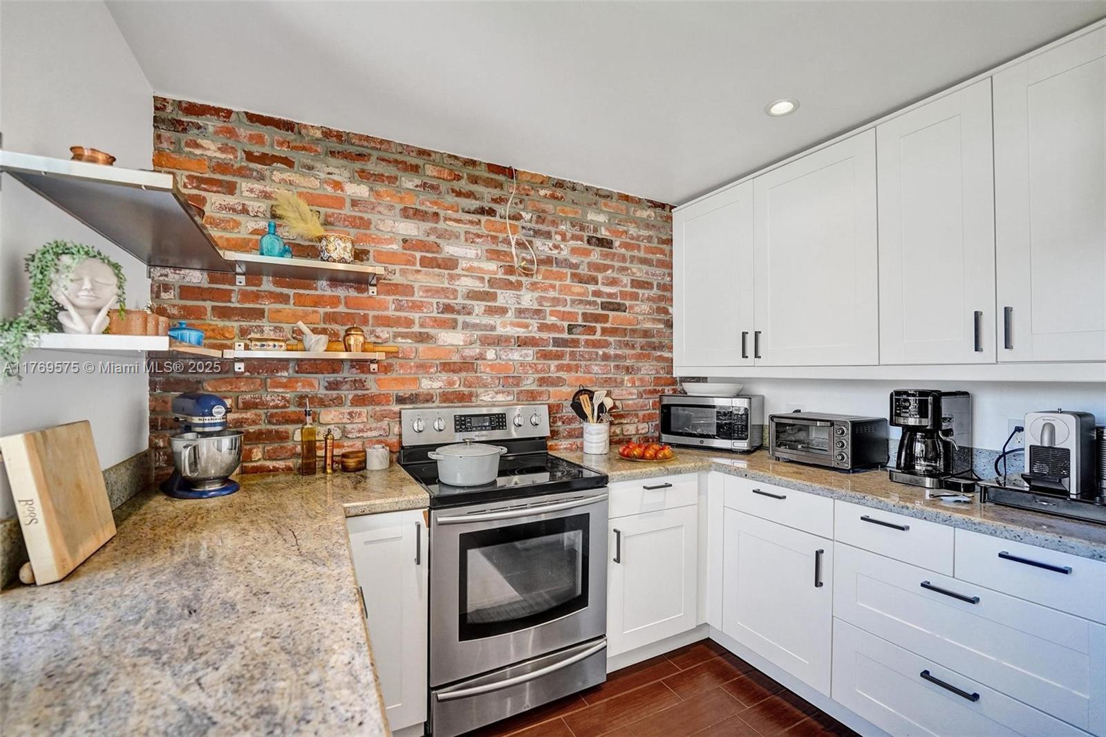 3407 N Longfellow Cir, Hollywood, Florida image 10
