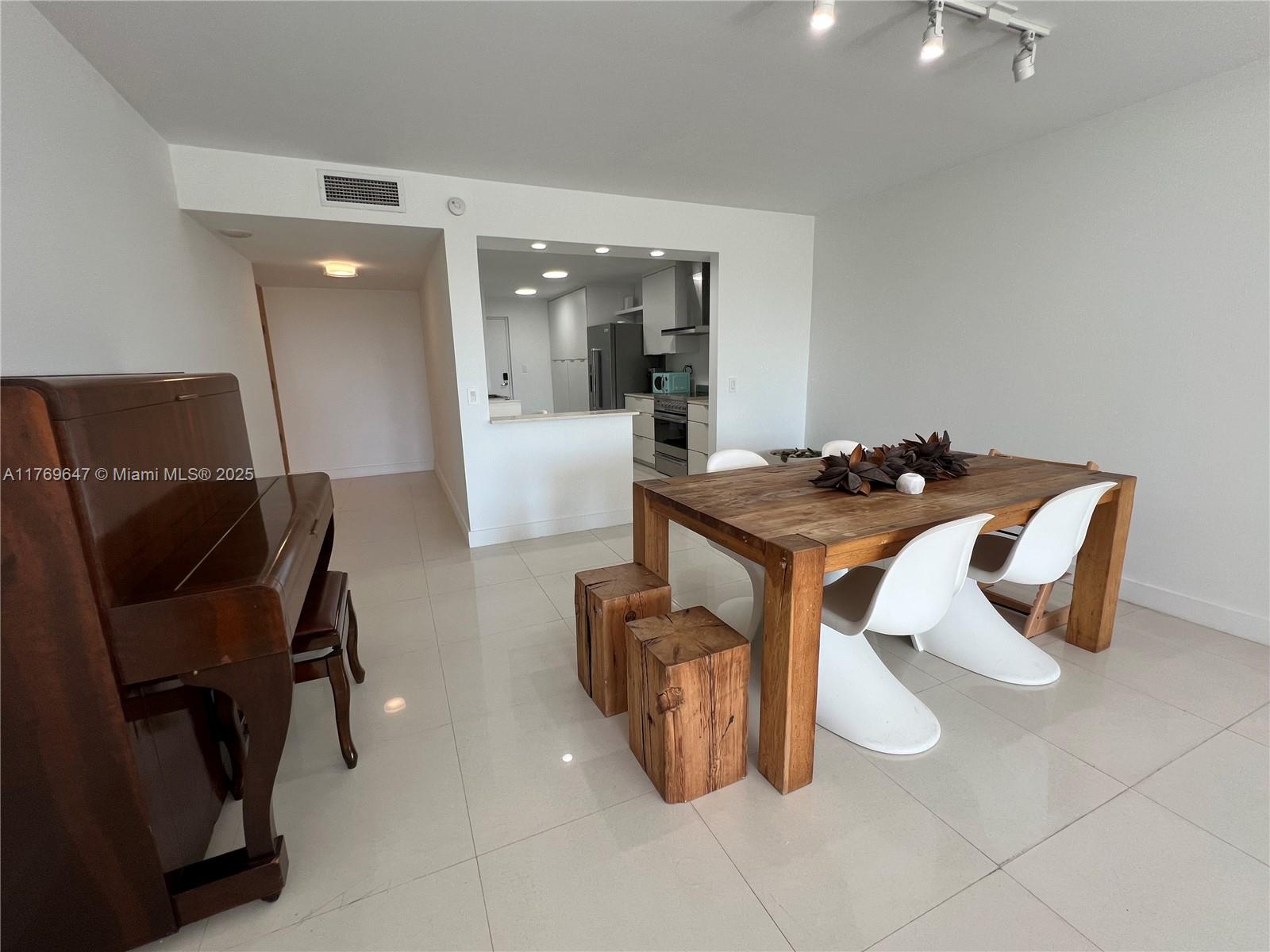 600 Grapetree Dr #3GN, Key Biscayne FL 33149