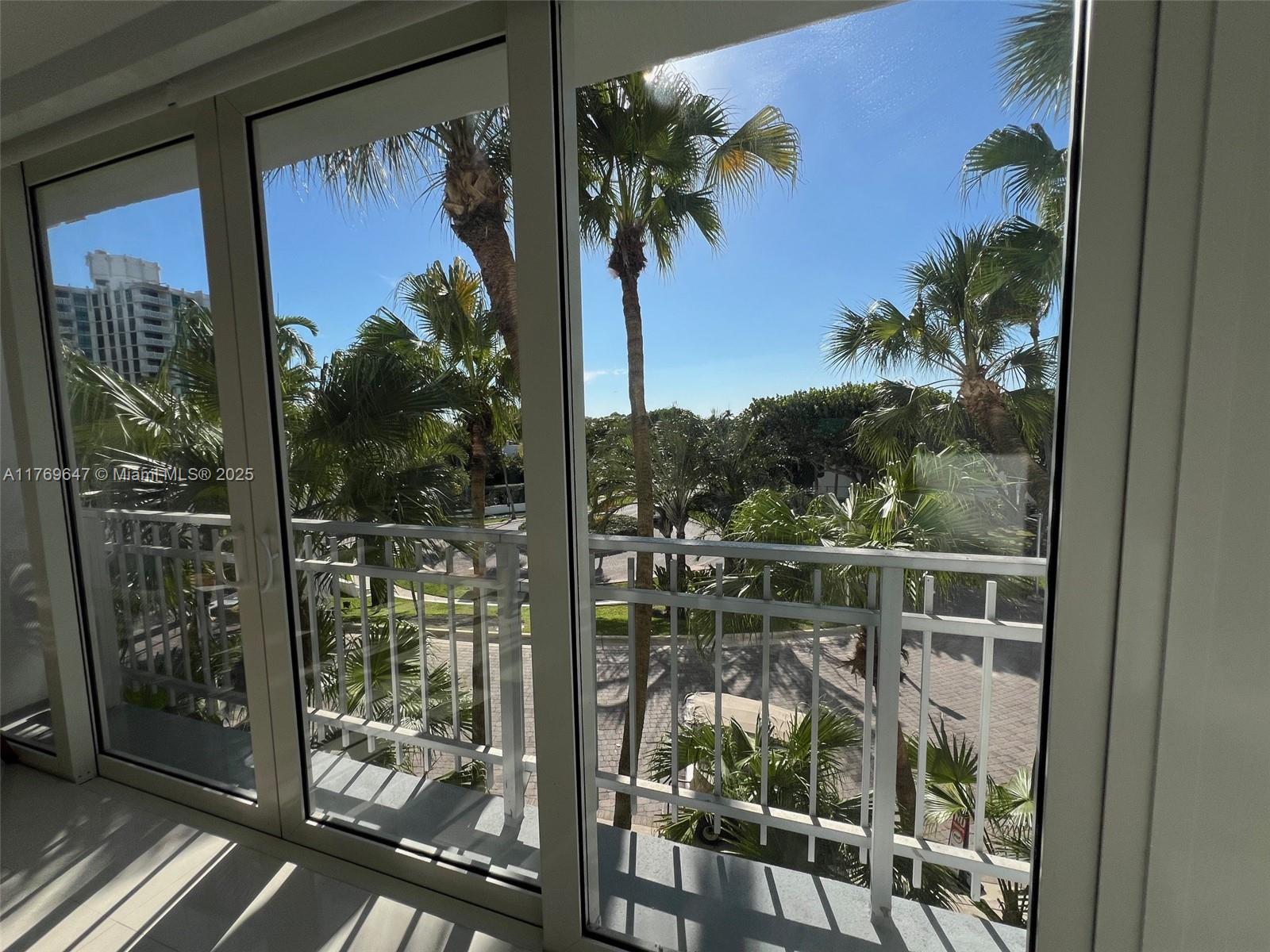 600 Grapetree Dr #3GN, Key Biscayne FL 33149