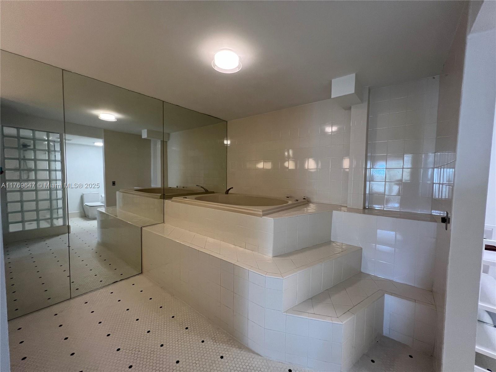 600 Grapetree Dr #3GN, Key Biscayne FL 33149