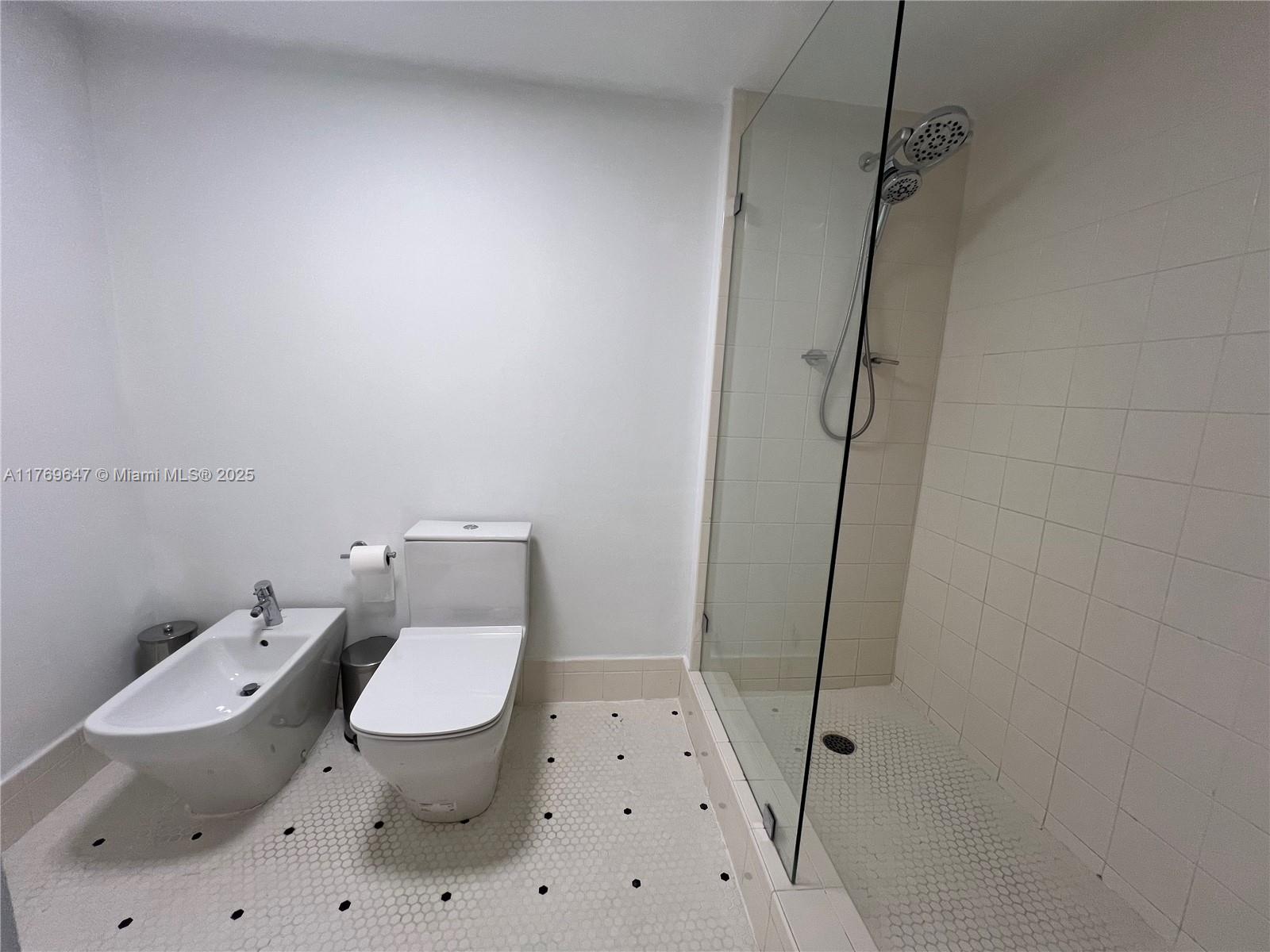 600 Grapetree Dr #3GN, Key Biscayne FL 33149