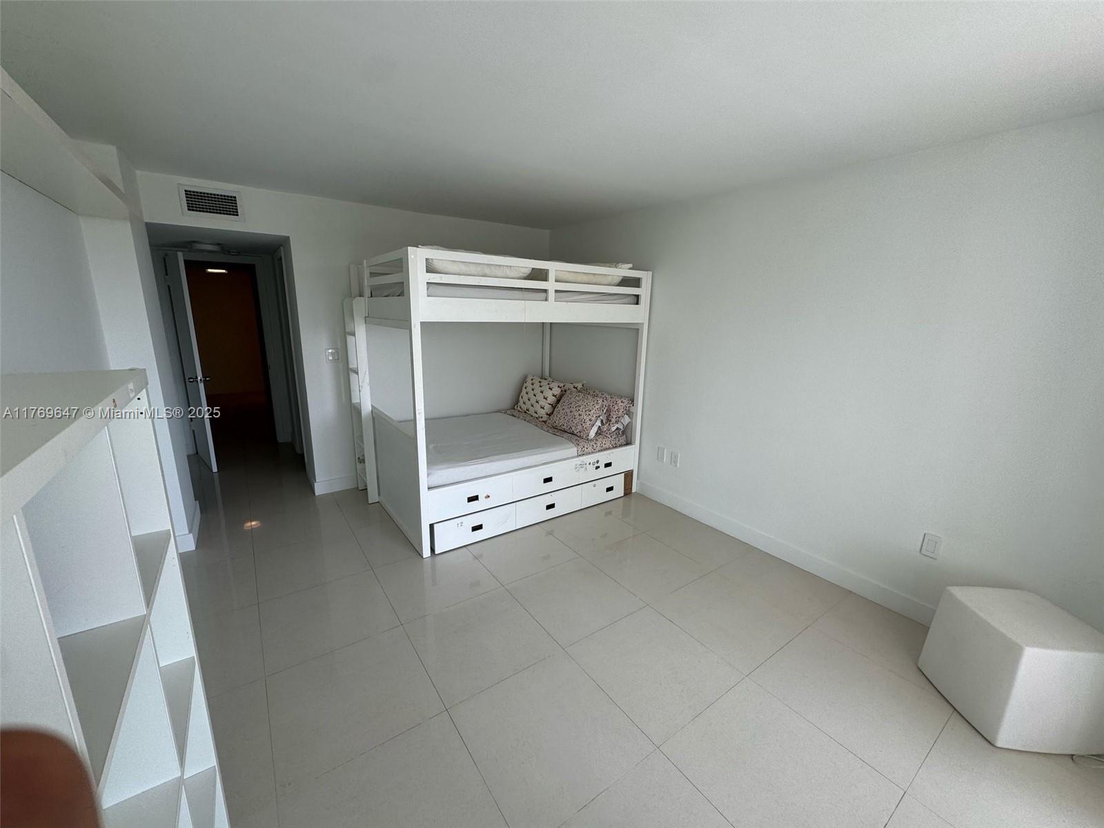 600 Grapetree Dr #3GN, Key Biscayne FL 33149