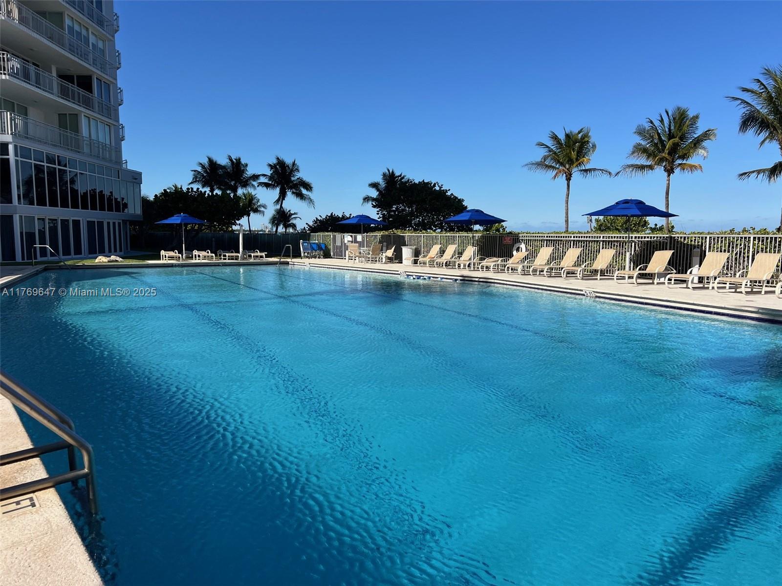 600 Grapetree Dr #3GN, Key Biscayne FL 33149