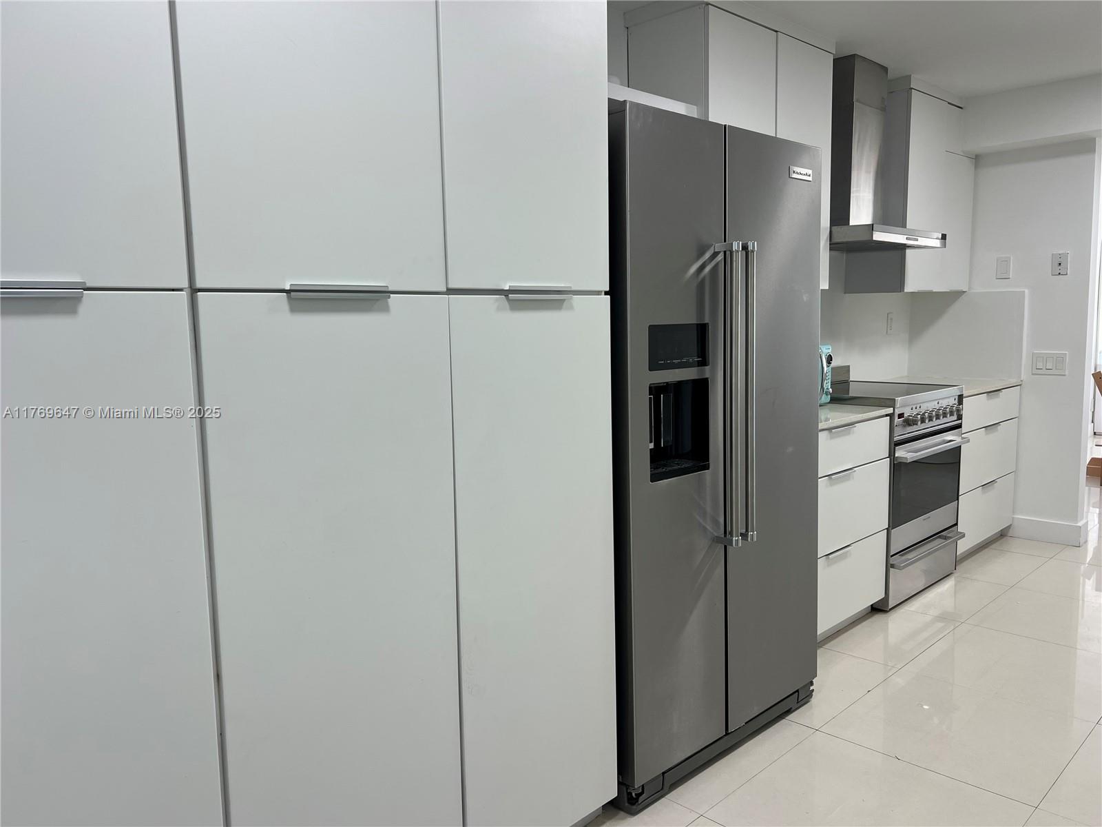 600 Grapetree Dr #3GN, Key Biscayne FL 33149