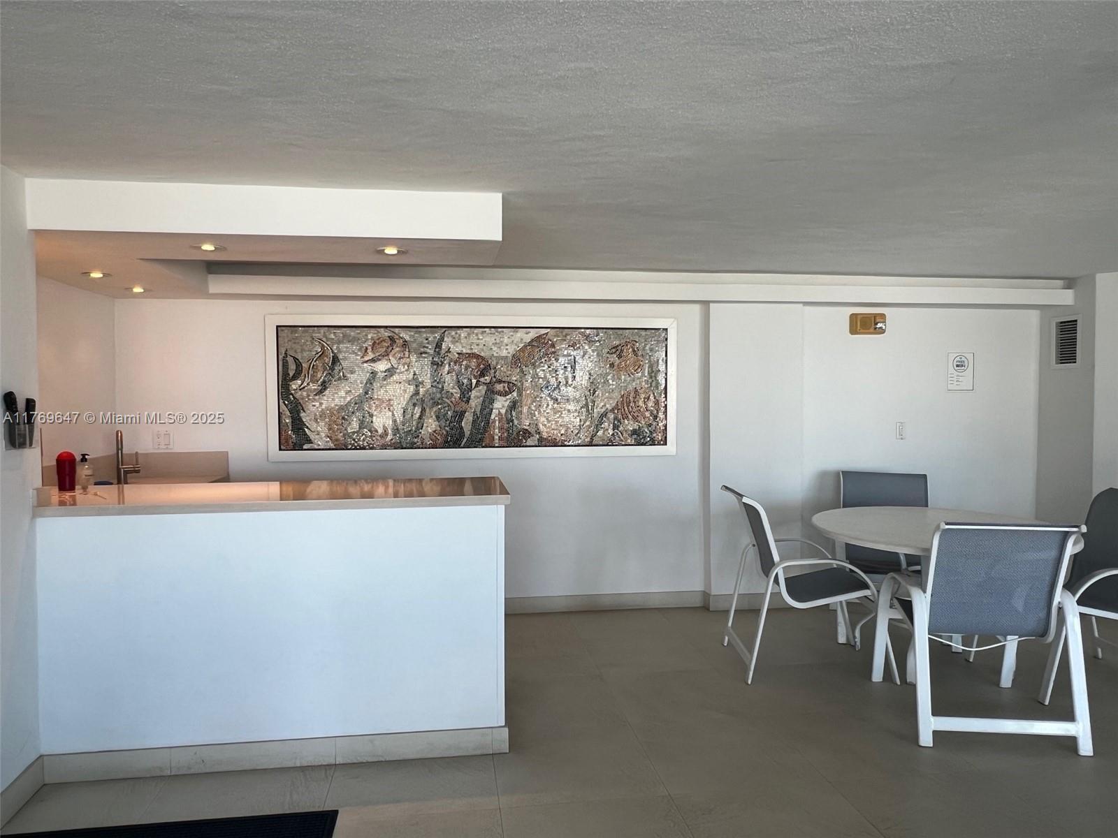 600 Grapetree Dr #3GN, Key Biscayne FL 33149