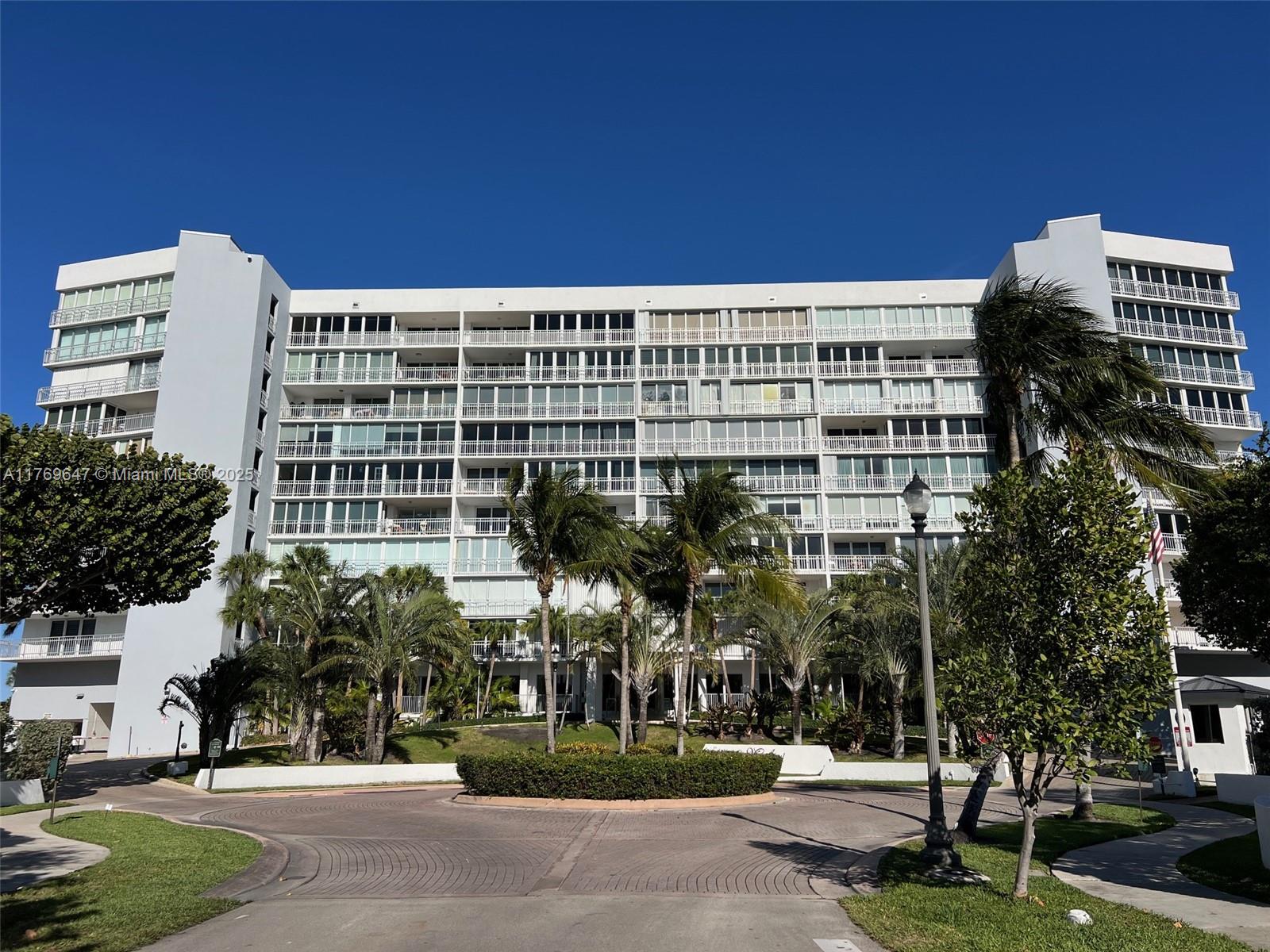 600 Grapetree Dr #3GN, Key Biscayne FL 33149