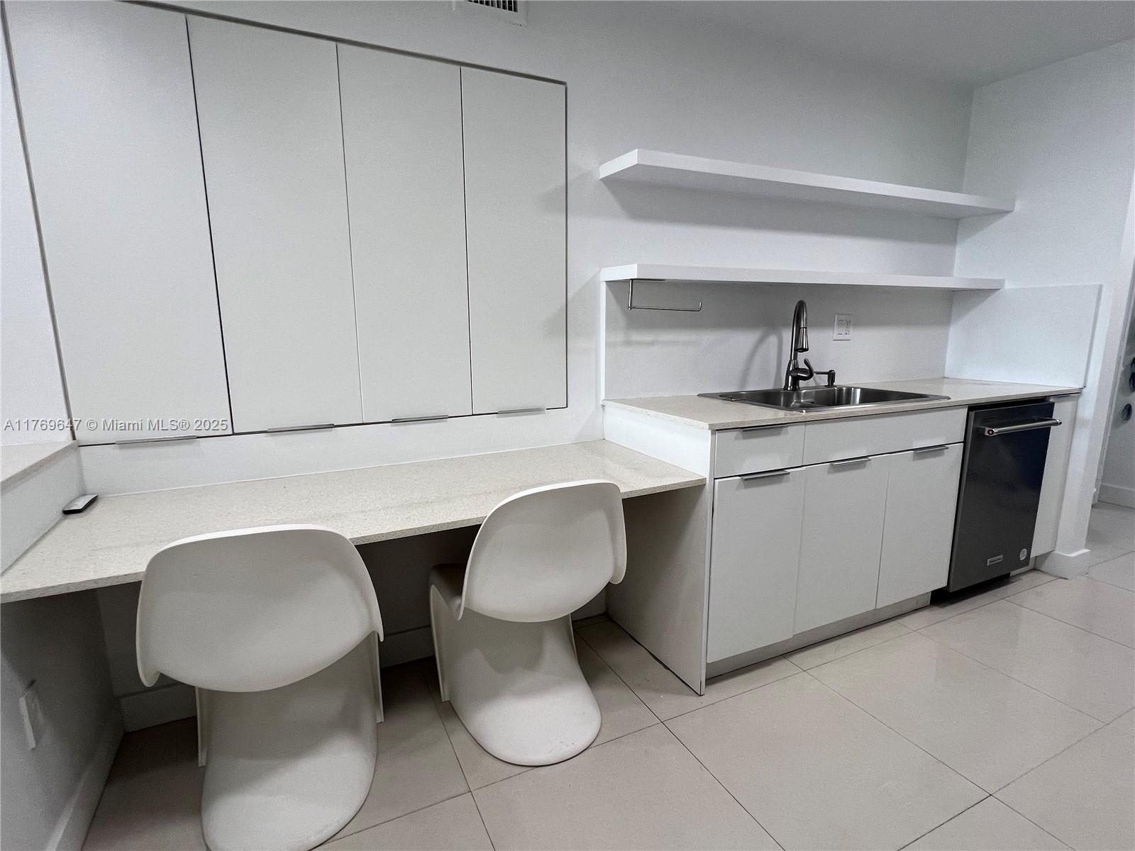 600 Grapetree Dr #3GN, Key Biscayne FL 33149