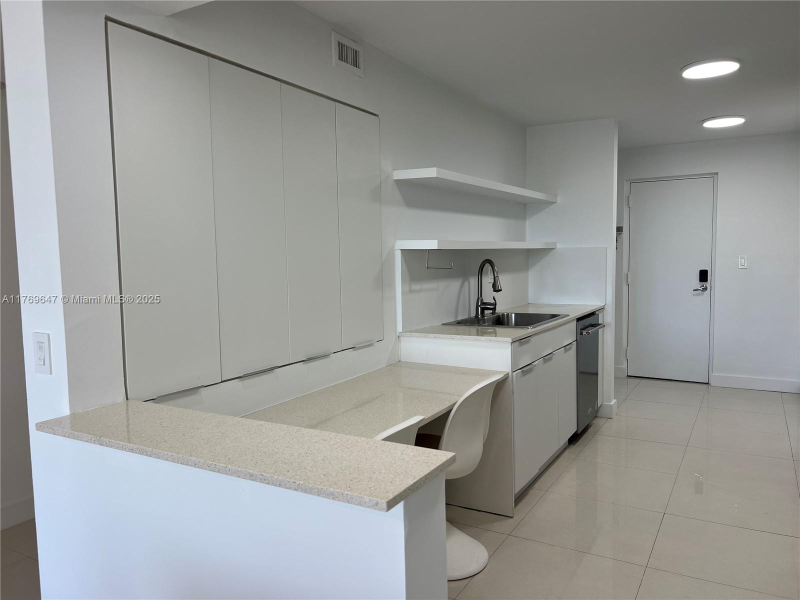 600 Grapetree Dr #3GN, Key Biscayne FL 33149