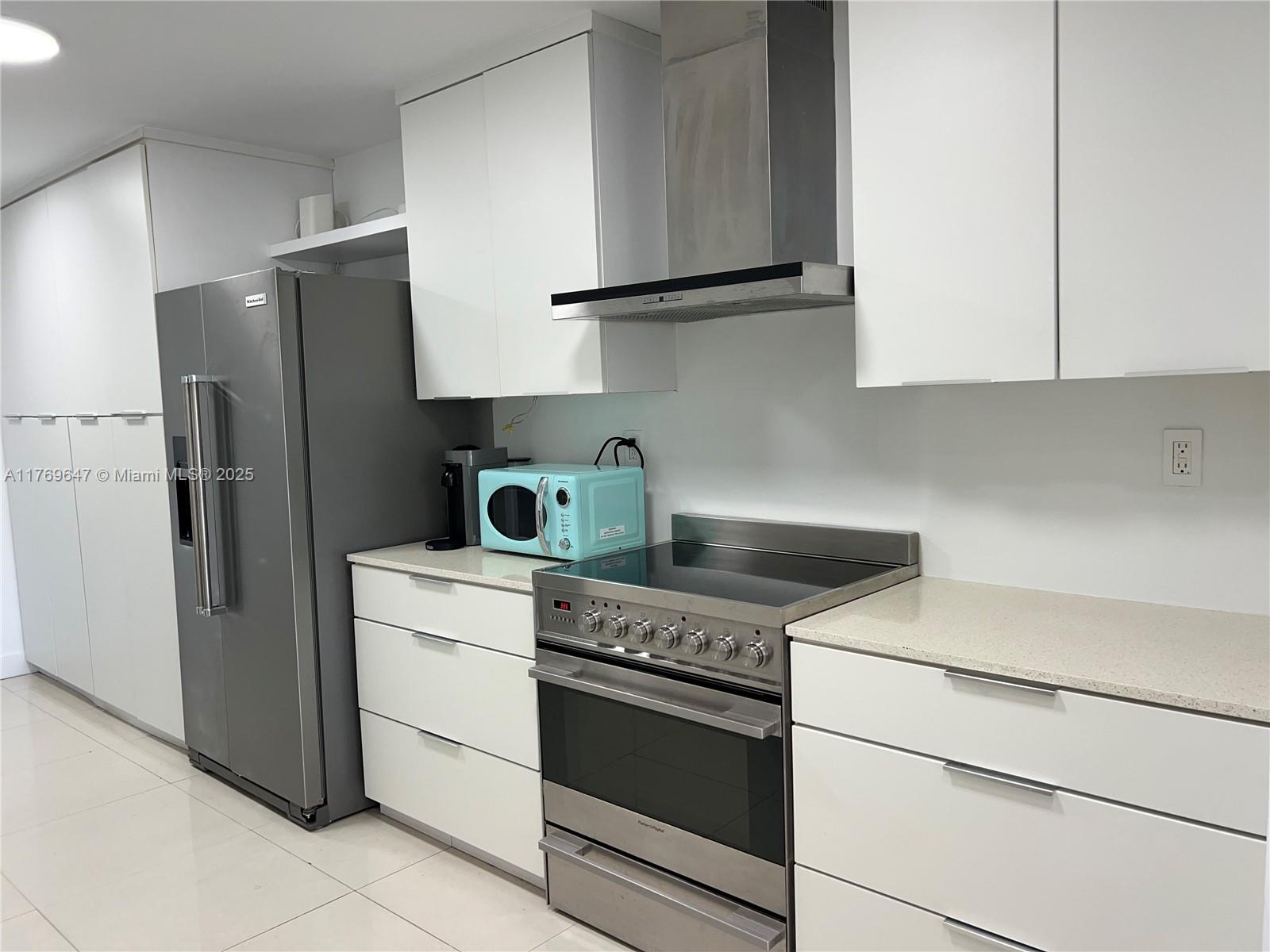 600 Grapetree Dr #3GN, Key Biscayne FL 33149