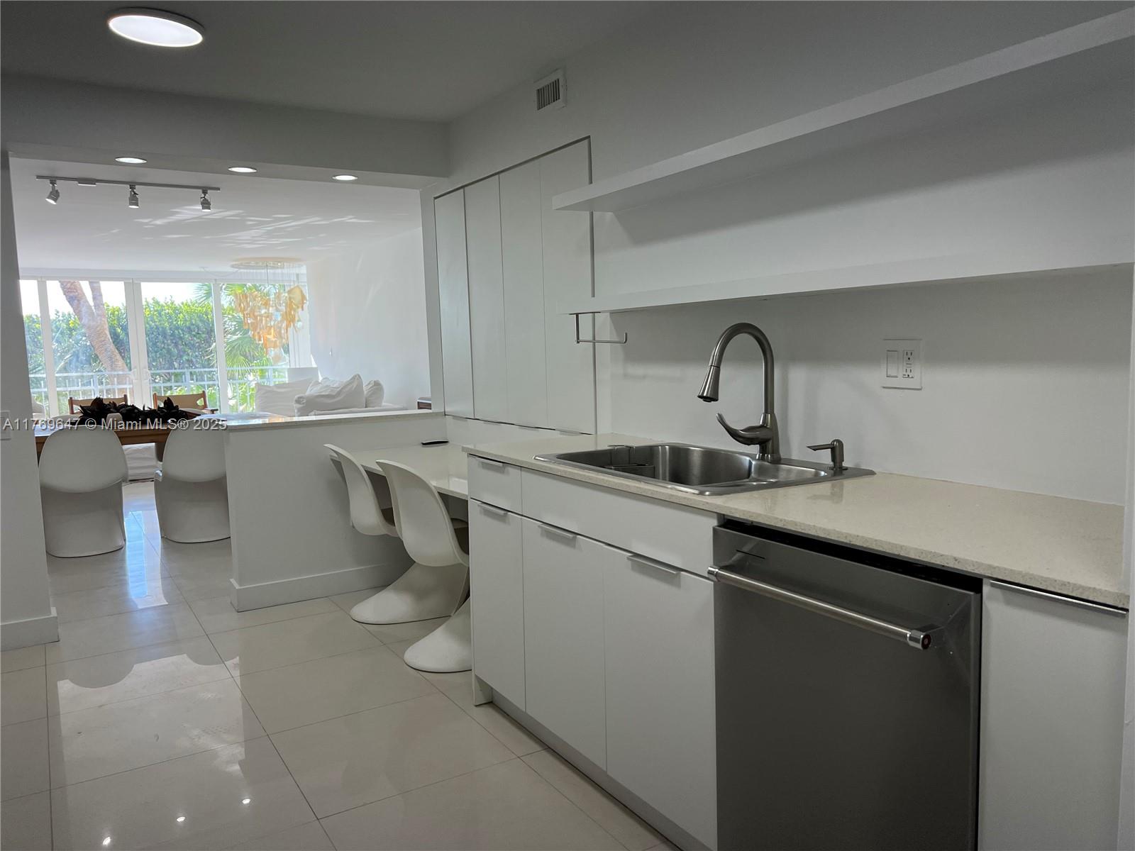 600 Grapetree Dr #3GN, Key Biscayne FL 33149