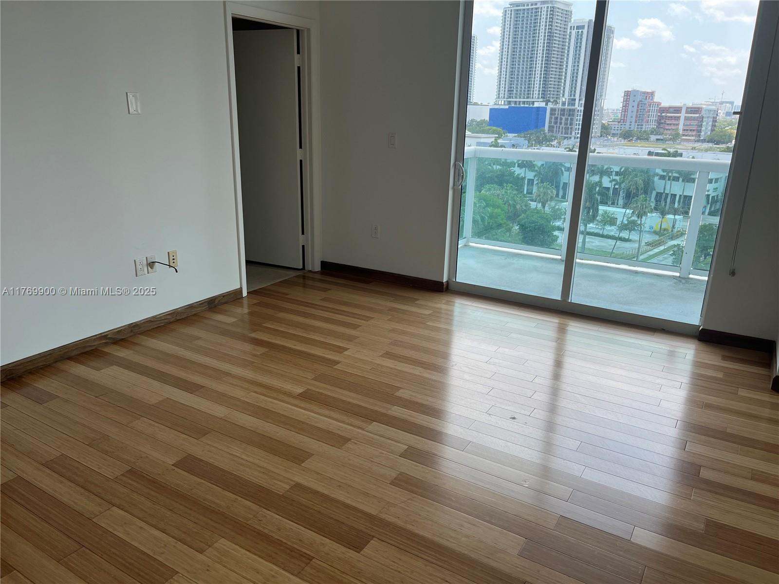 Listing Photo 11