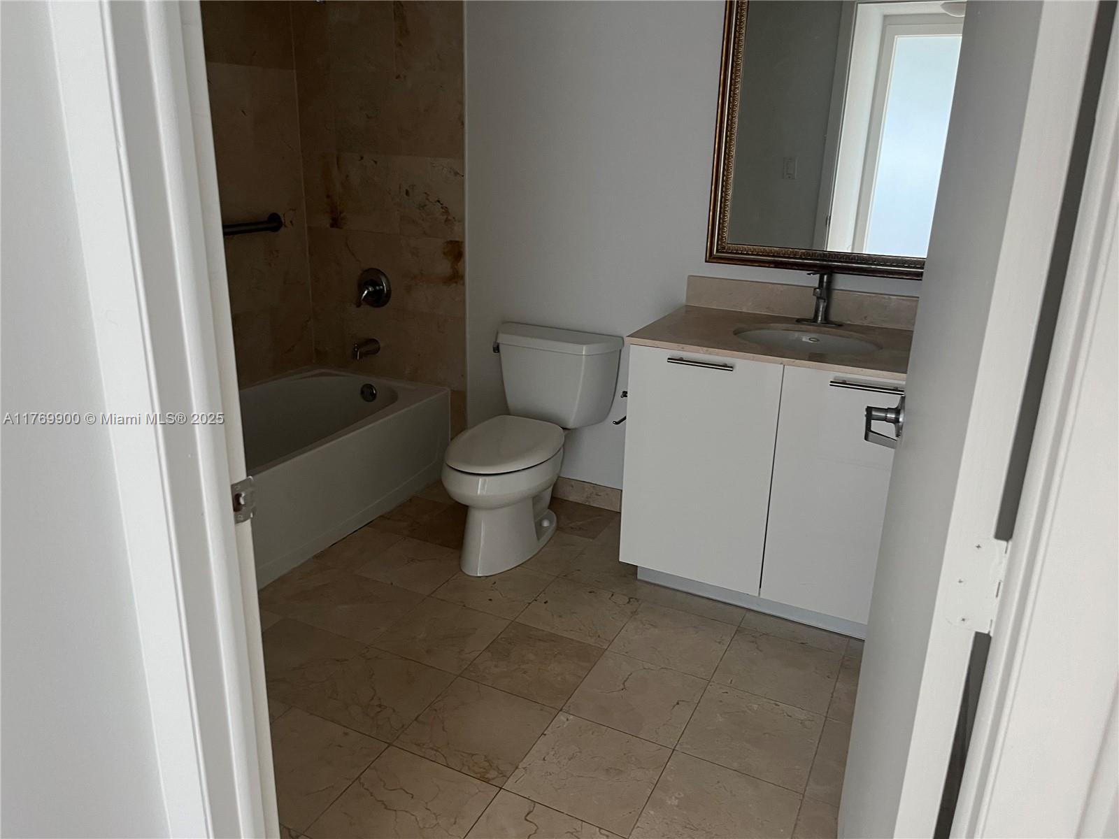 1800 N Bayshore Dr #915, Miami FL 33132