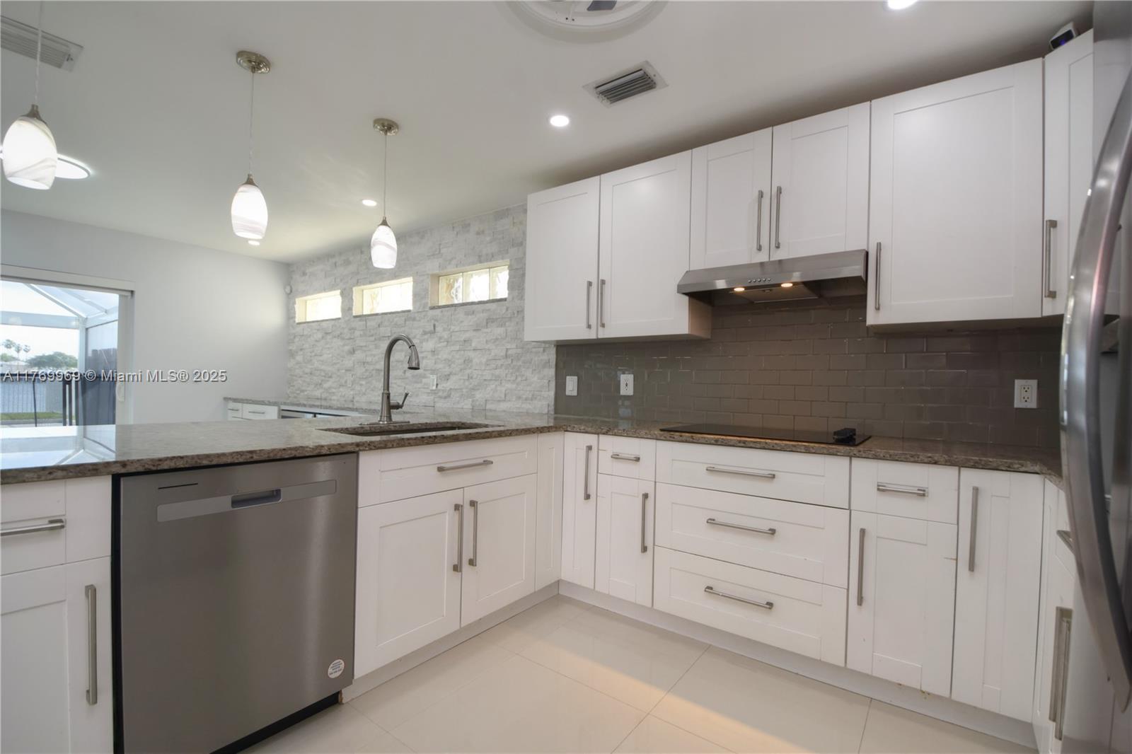 6450 Buena Vista Dr, Margate, Florida image 9
