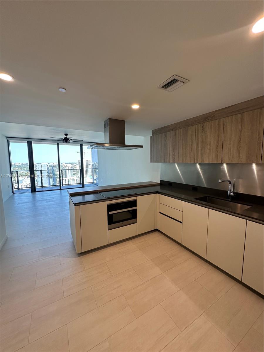 1000 Brickell Plz #2904, Miami FL 33131